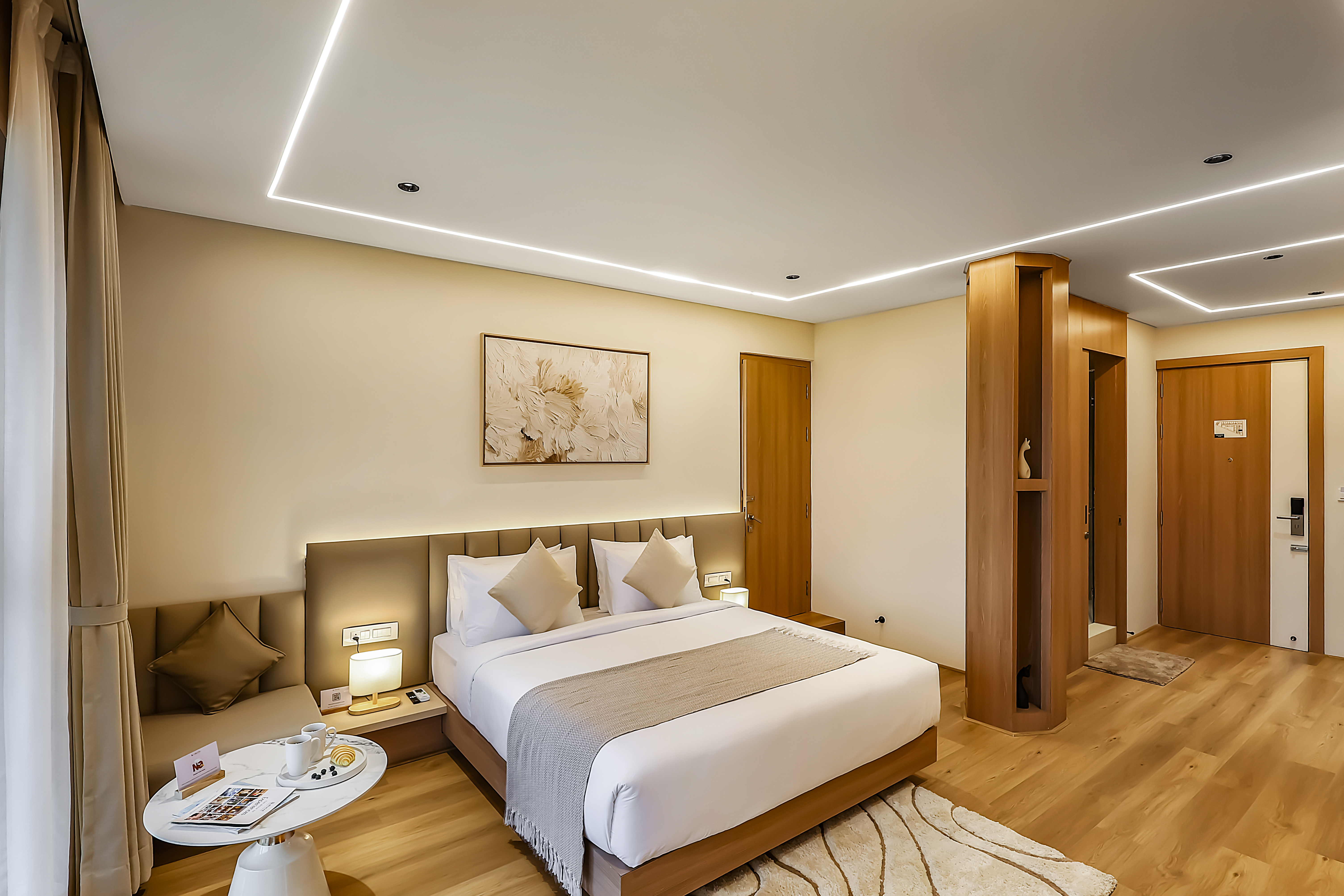 Savian Suites Azure | Premium Room with Balcony in a Business Hotel in Chikkajala, Close to Major Restaurants, Bars & Clubs — photo 6
