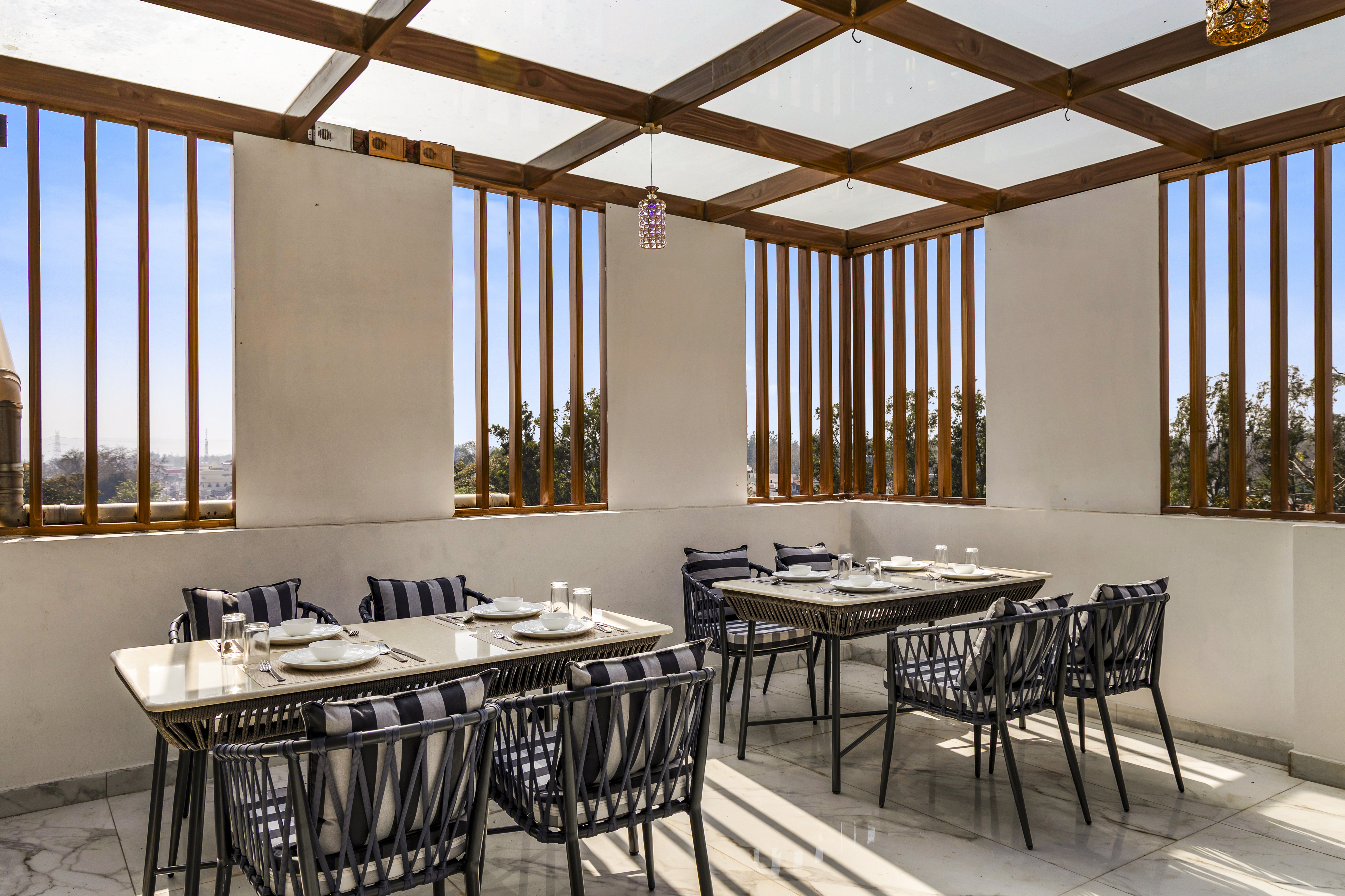 Anandam In The Himalayas Violet | Triple Sharing Suite With Restaurant, Lift & Lounge | Near Triveni Ghat — photo 5
