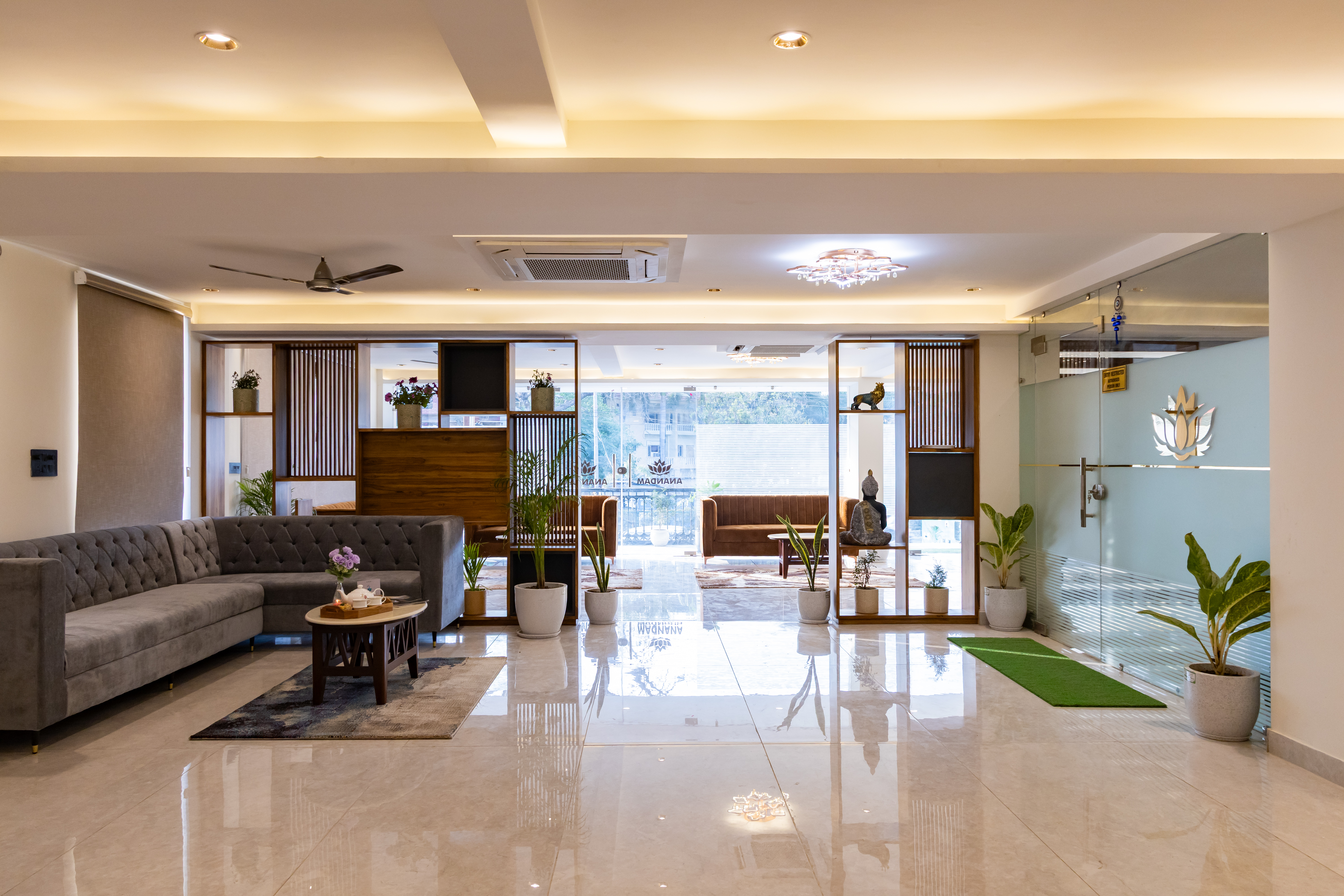 Anandam In The Himalayas Violet | Triple Sharing Suite With Restaurant, Lift & Lounge | Near Triveni Ghat — photo 2