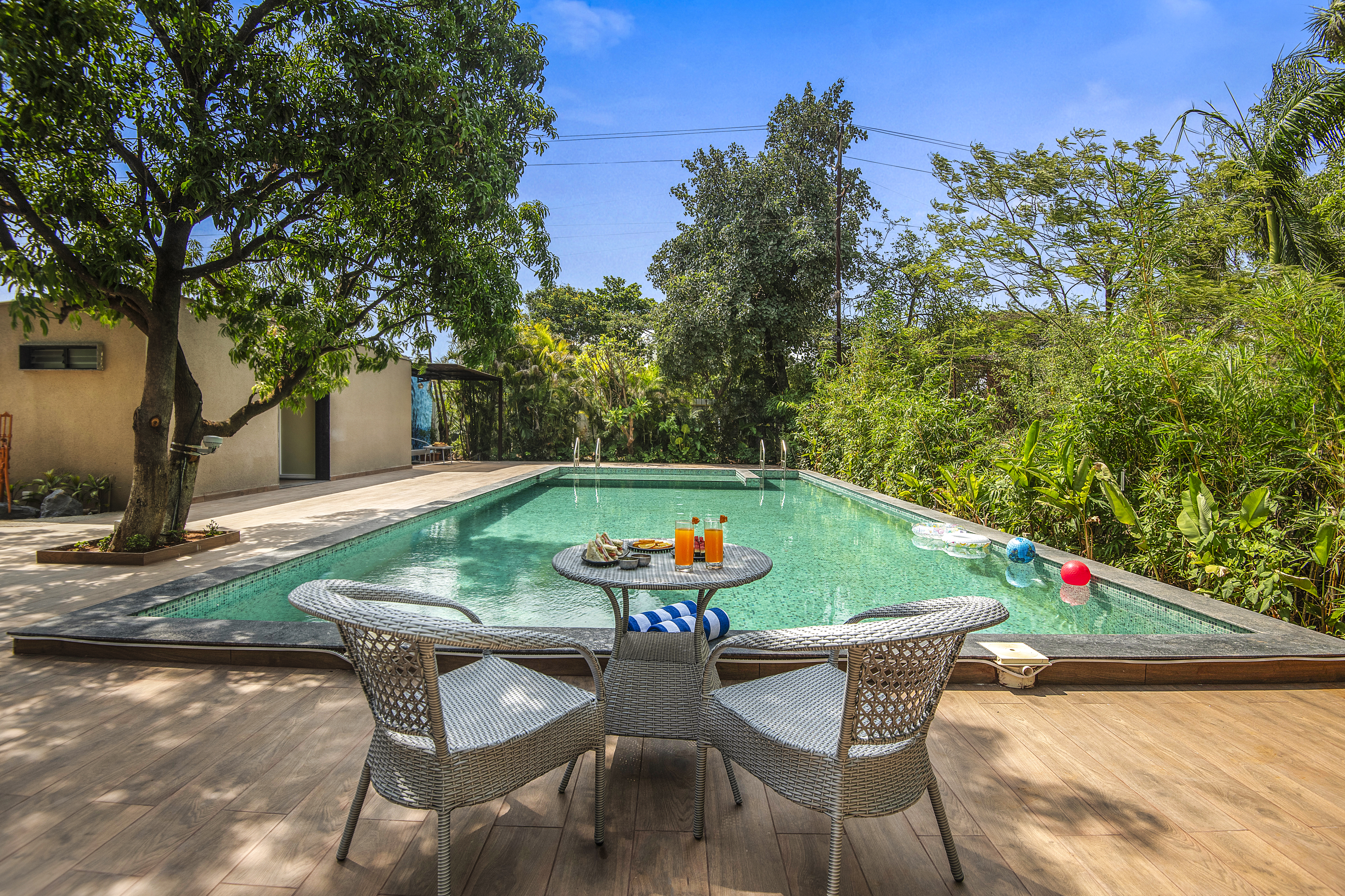 The Crescent Palm Lagoon | Cottage With Bathtub, Shared Game Room, Garden and Restaurant — photo 2