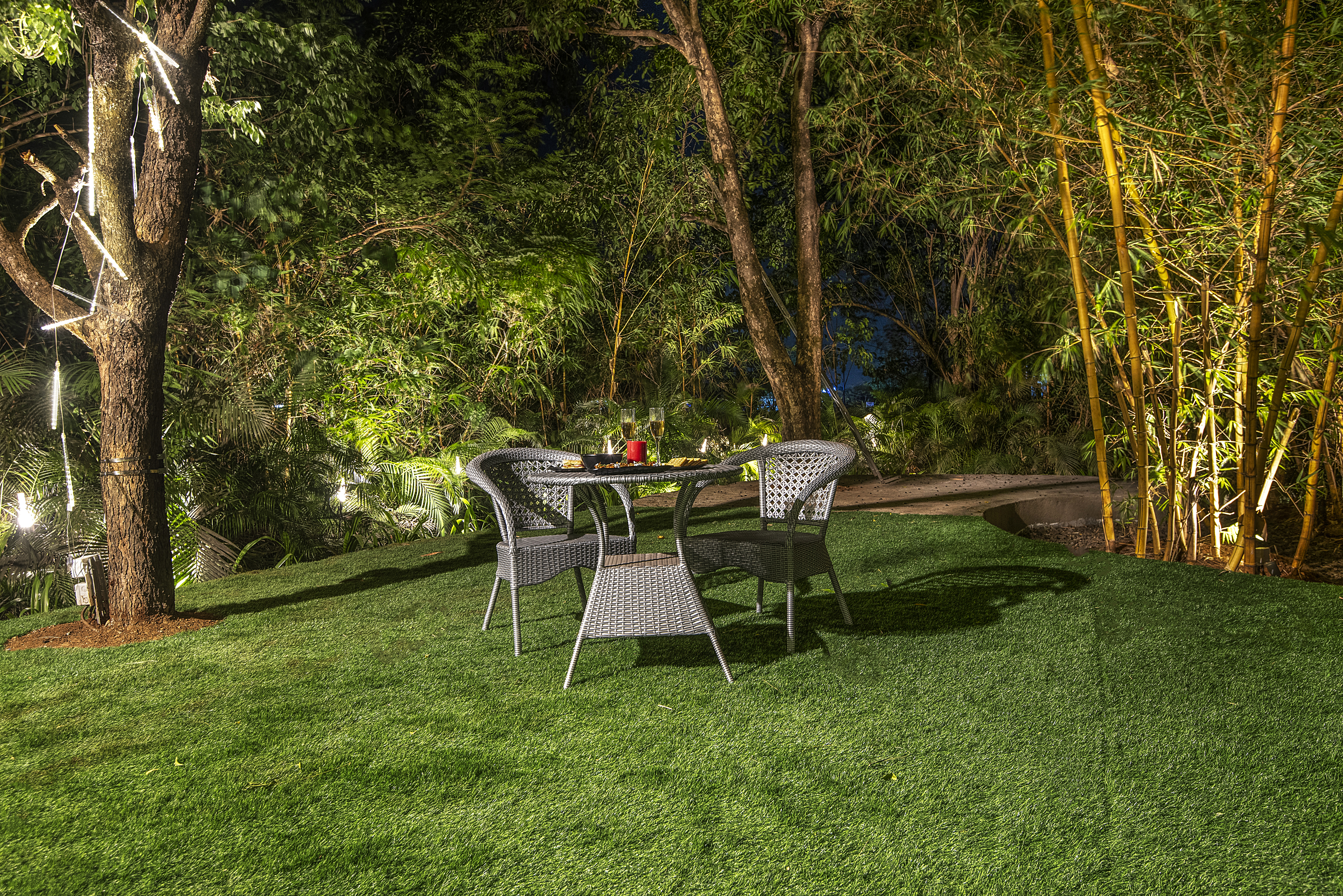 The Crescent Palm Lagoon | Cottage With Bathtub, Shared Game Room, Garden and Restaurant — photo 7