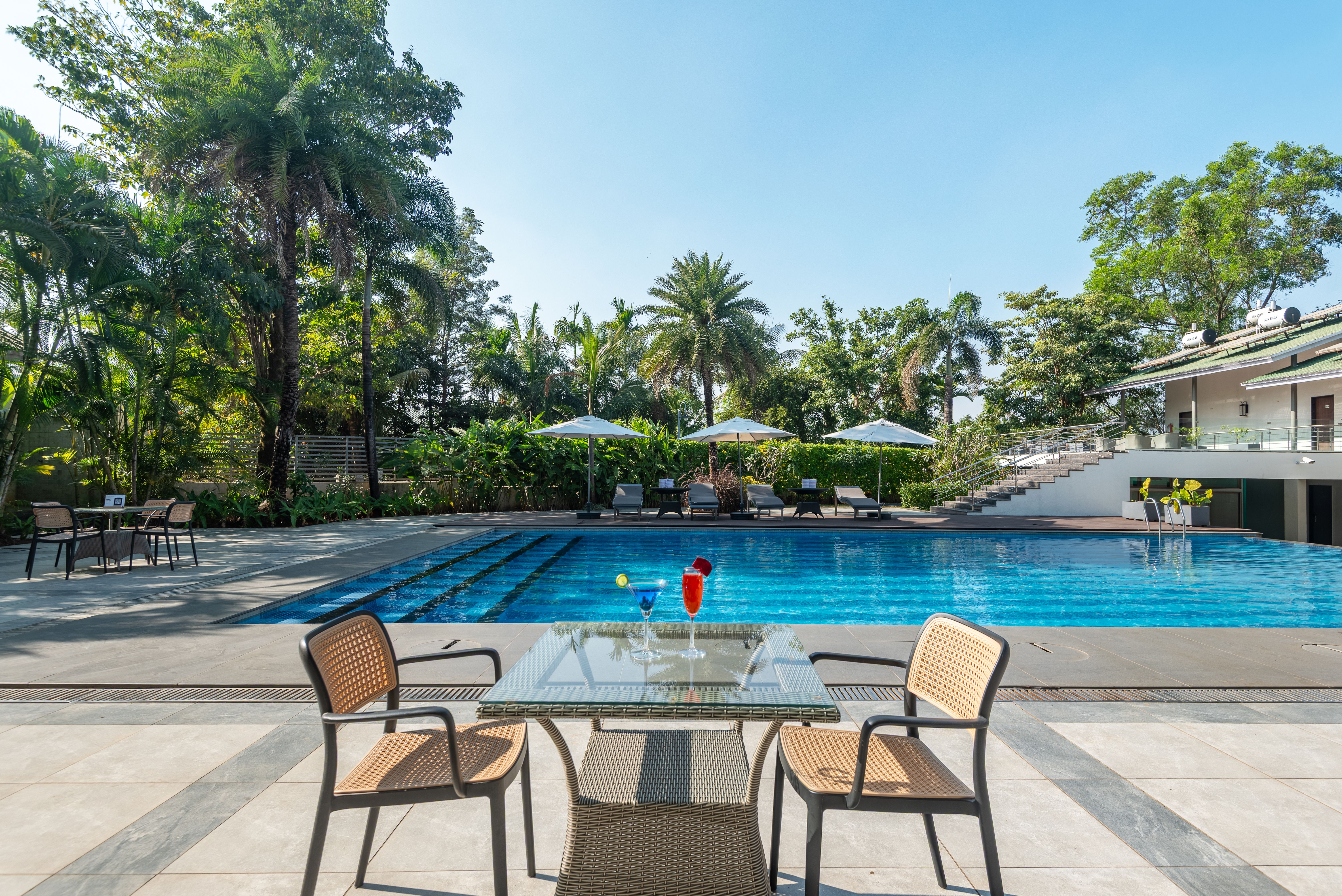 Energise Soul Retreat Premium Room | Pet Friendly 1-Suite With Shared Pool, Banquet Hall & Restro | 15 Mins from Trimbakeshwar Jyotirling Mandir — photo 3