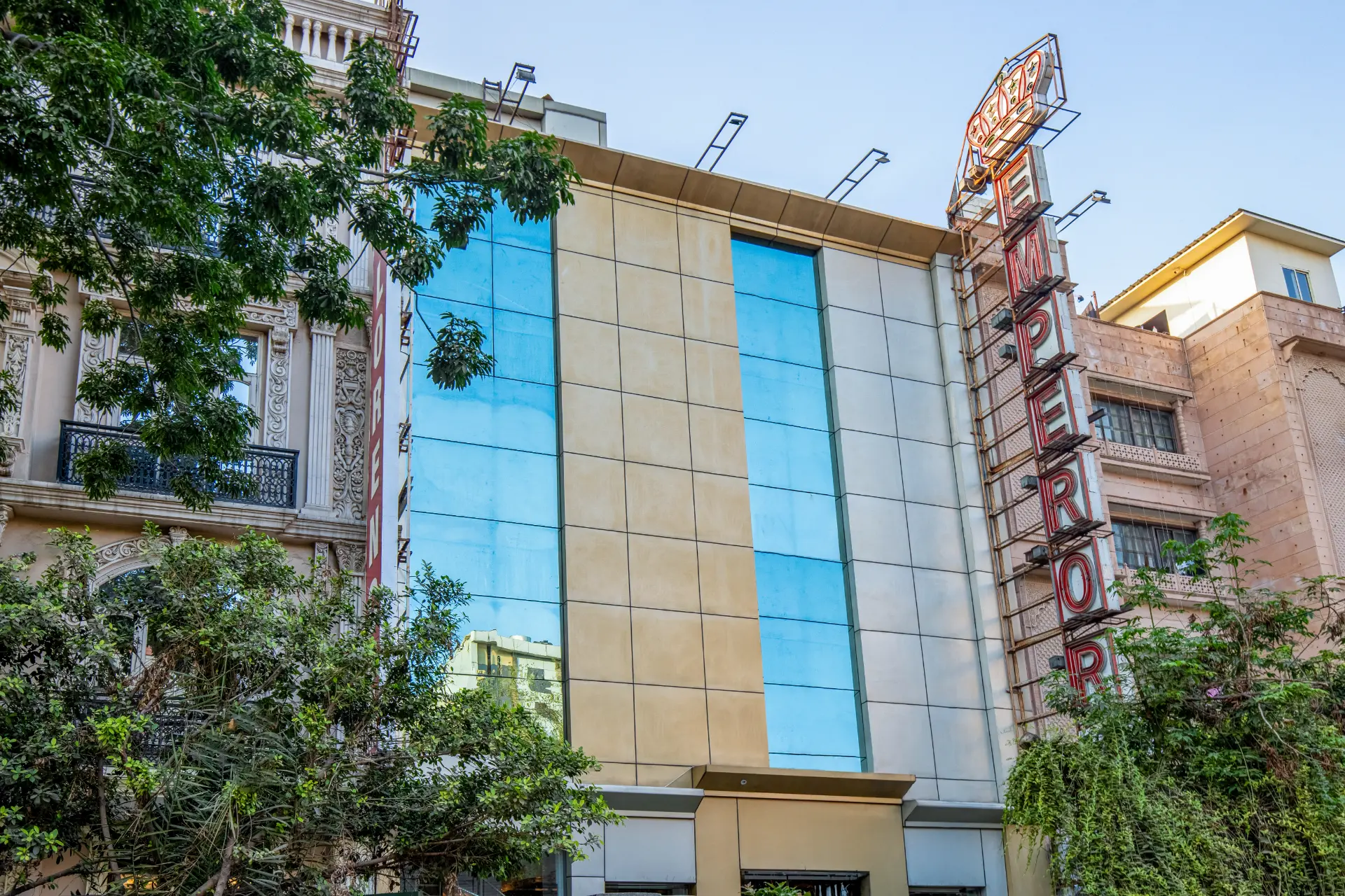 Emperor Palms | Executive | Restaurant | Lift — photo 16