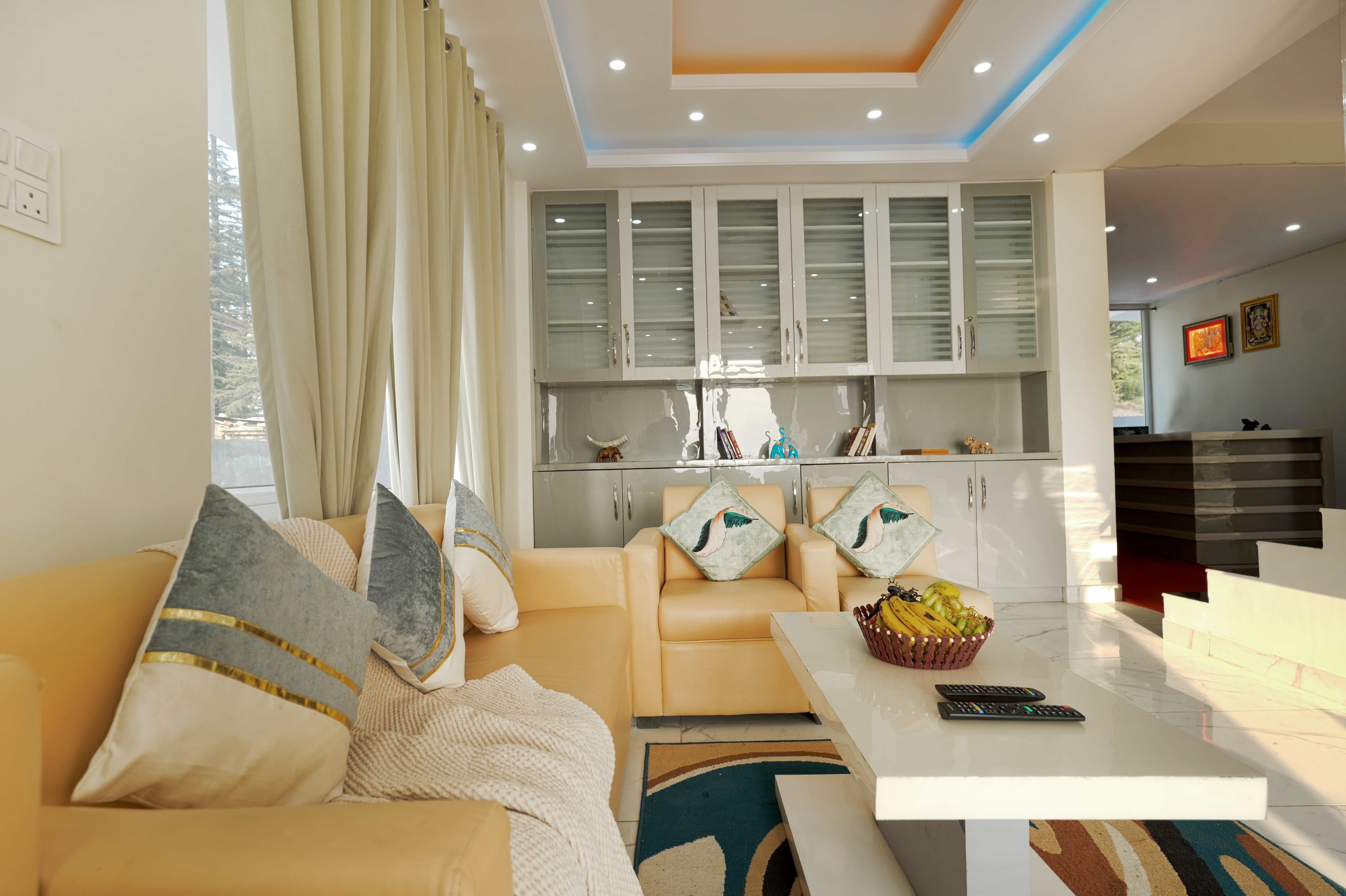 The Ridgeview Retreat Olivia | Pet-friendly Room with Private Balcony, Common Lounge & Restro | Close to Naldehra