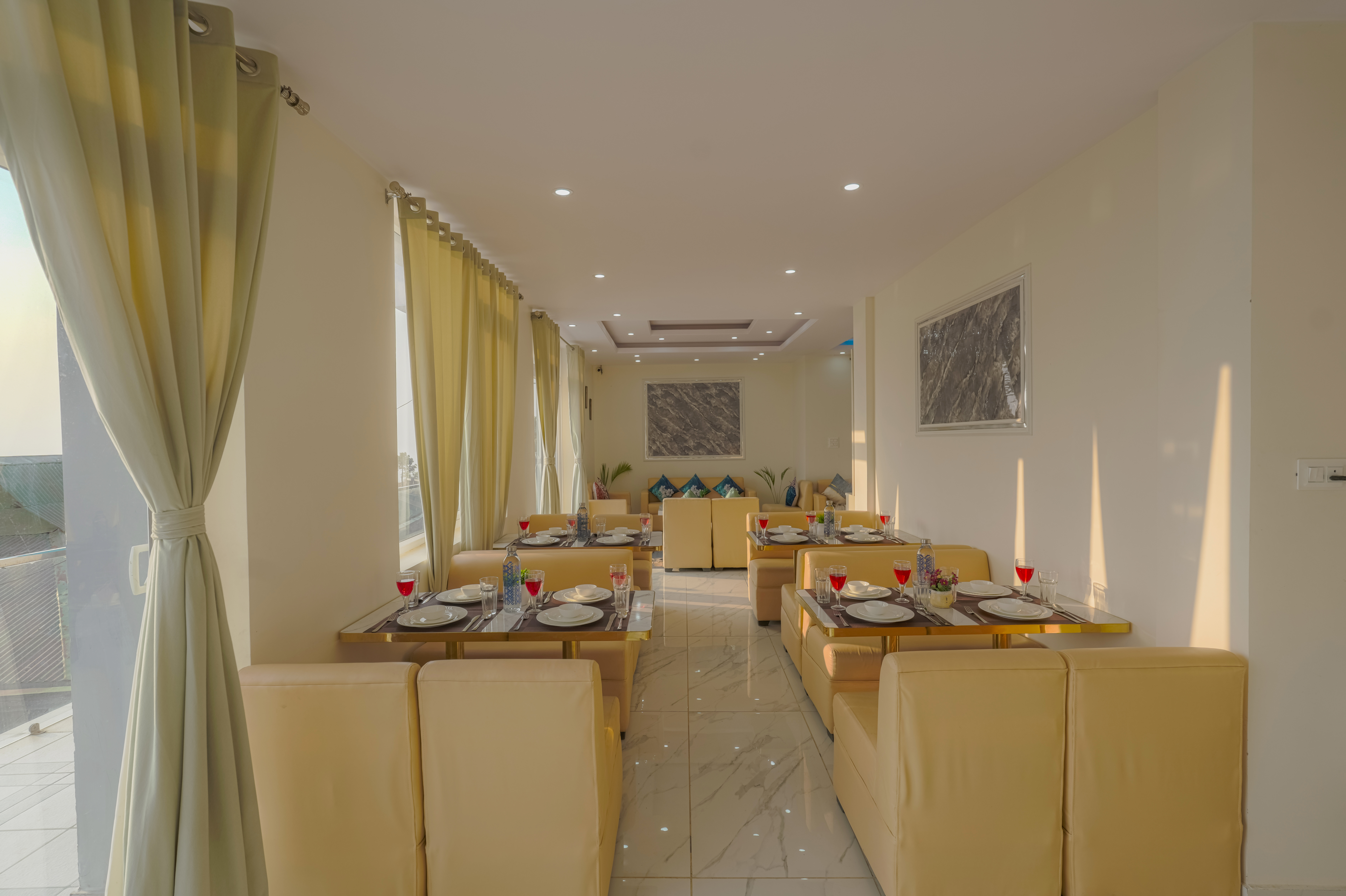 The Ridgeview Retreat Olivia | Pet-friendly Room with Private Balcony, Common Lounge & Restro | Close to Naldehra — photo 18