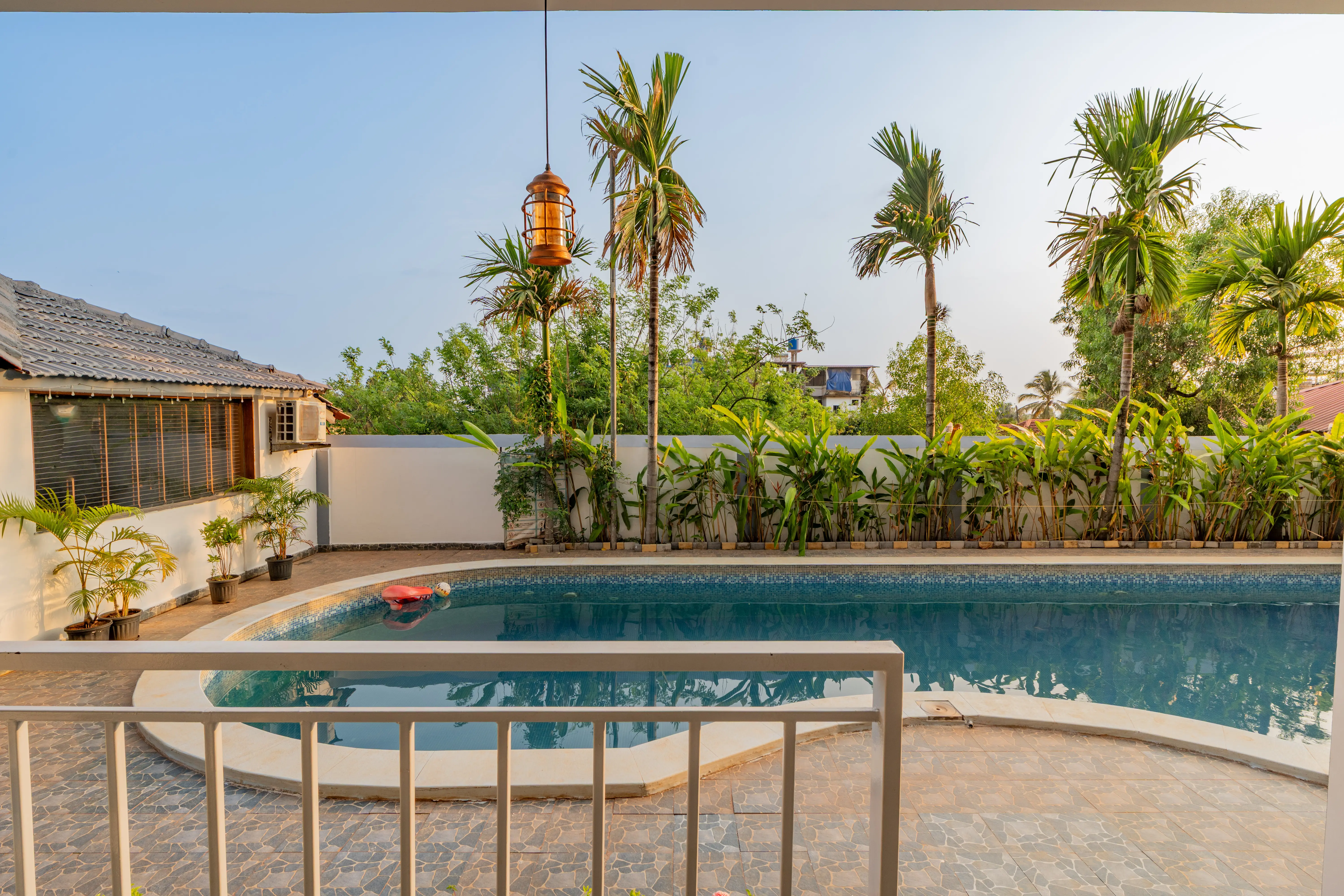 Gracias Bleu | 1-Room Retreat With Sea Views, Common Pool, & Restro Close to Ashwem Beach — photo 17