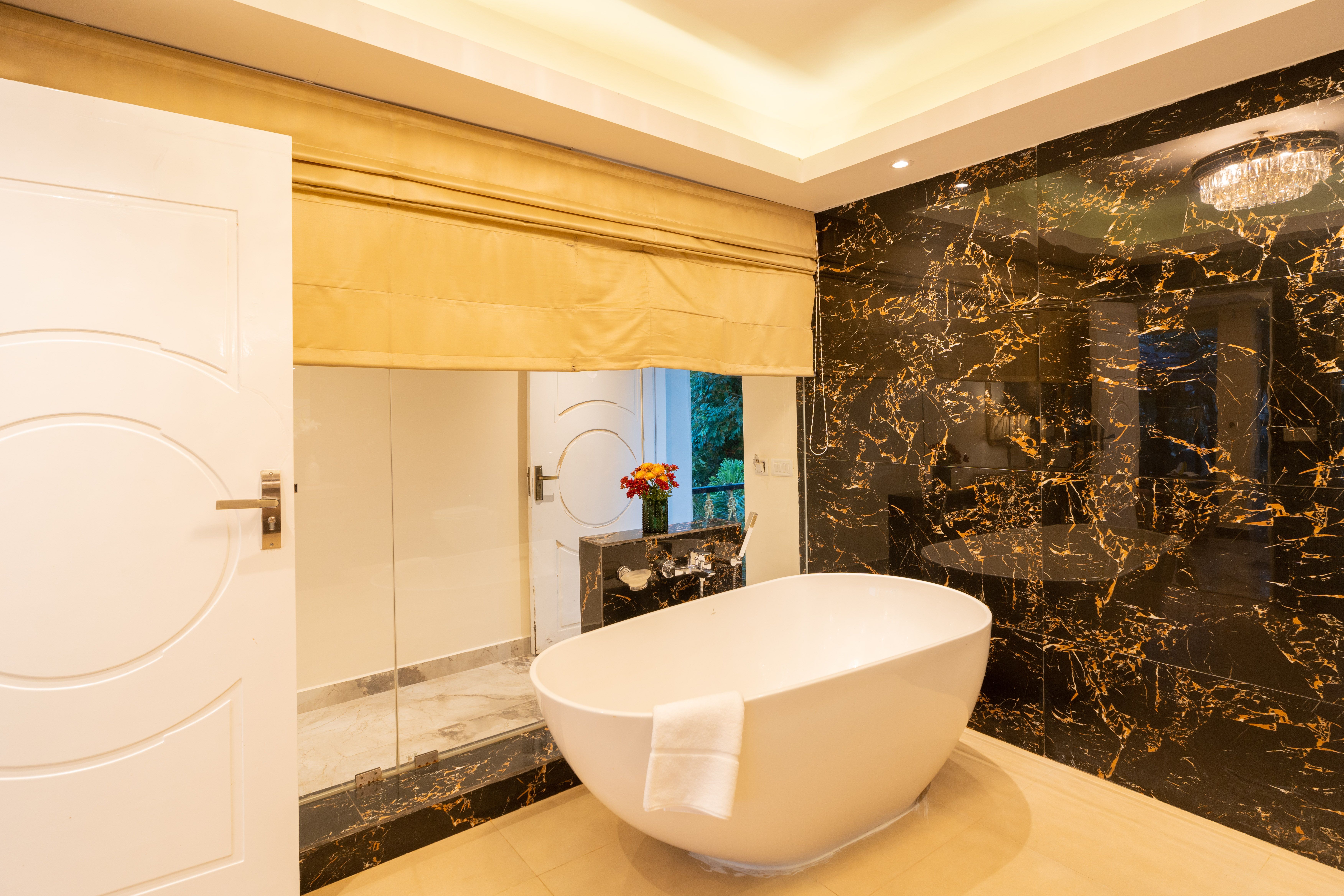 Emperor Ozran | Classic Room, Restaurant & Bar — photo 7