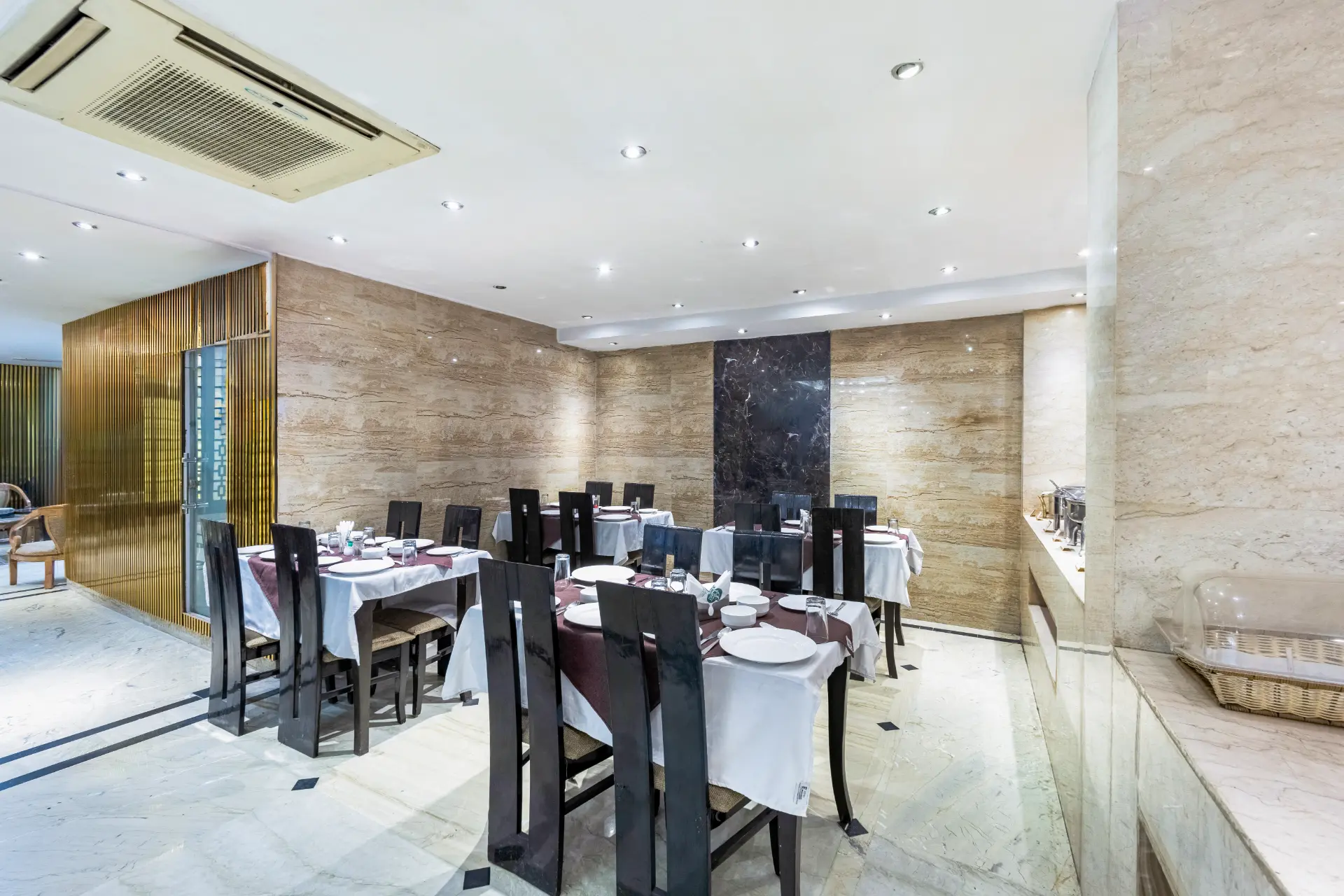Emperor Palms | Emperor | Restaurant | Lift — photo 9