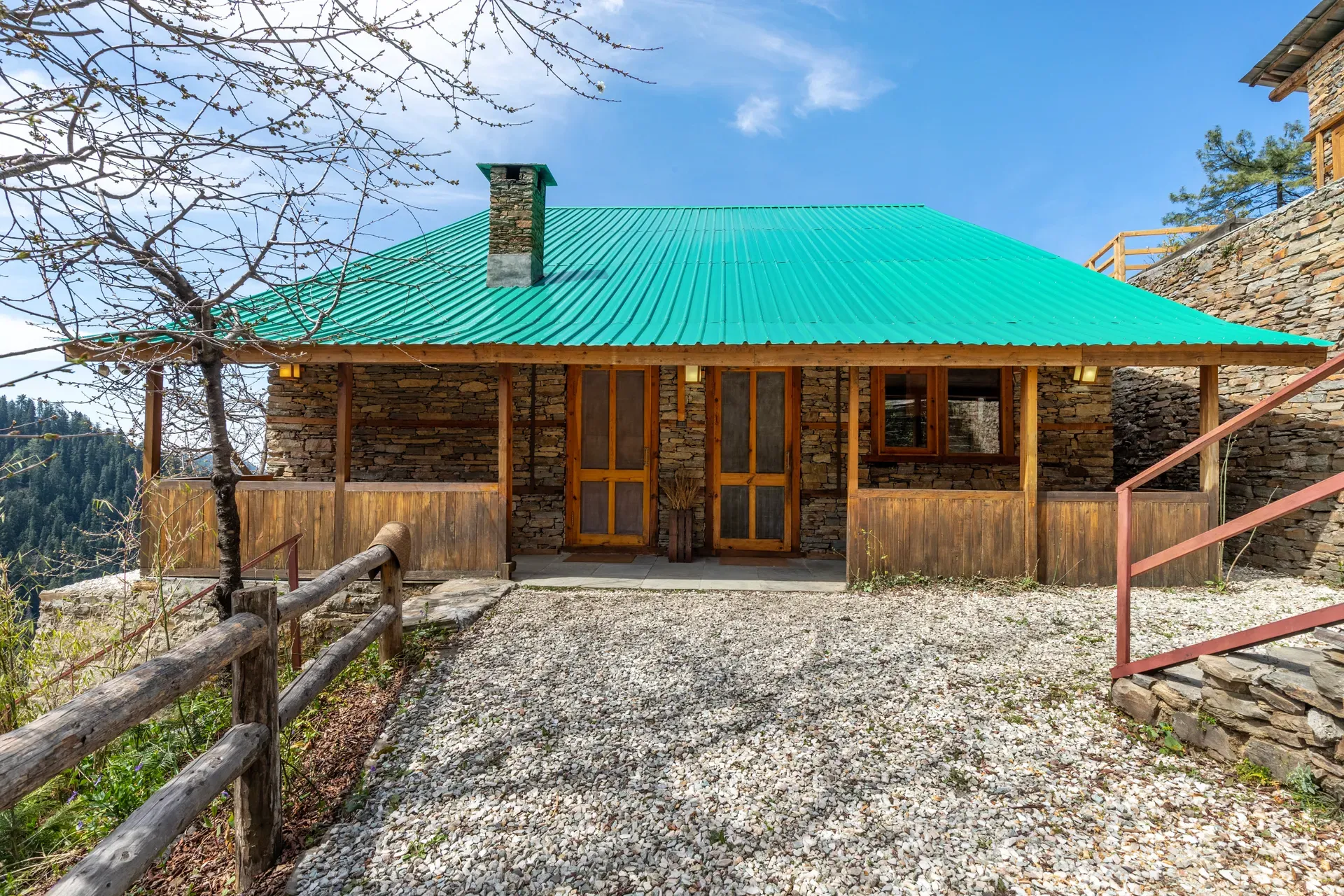 Everly | Pet-friendly Traditional 1-Bedroom Retreat With Attic, Sauna & Garden — photo 3