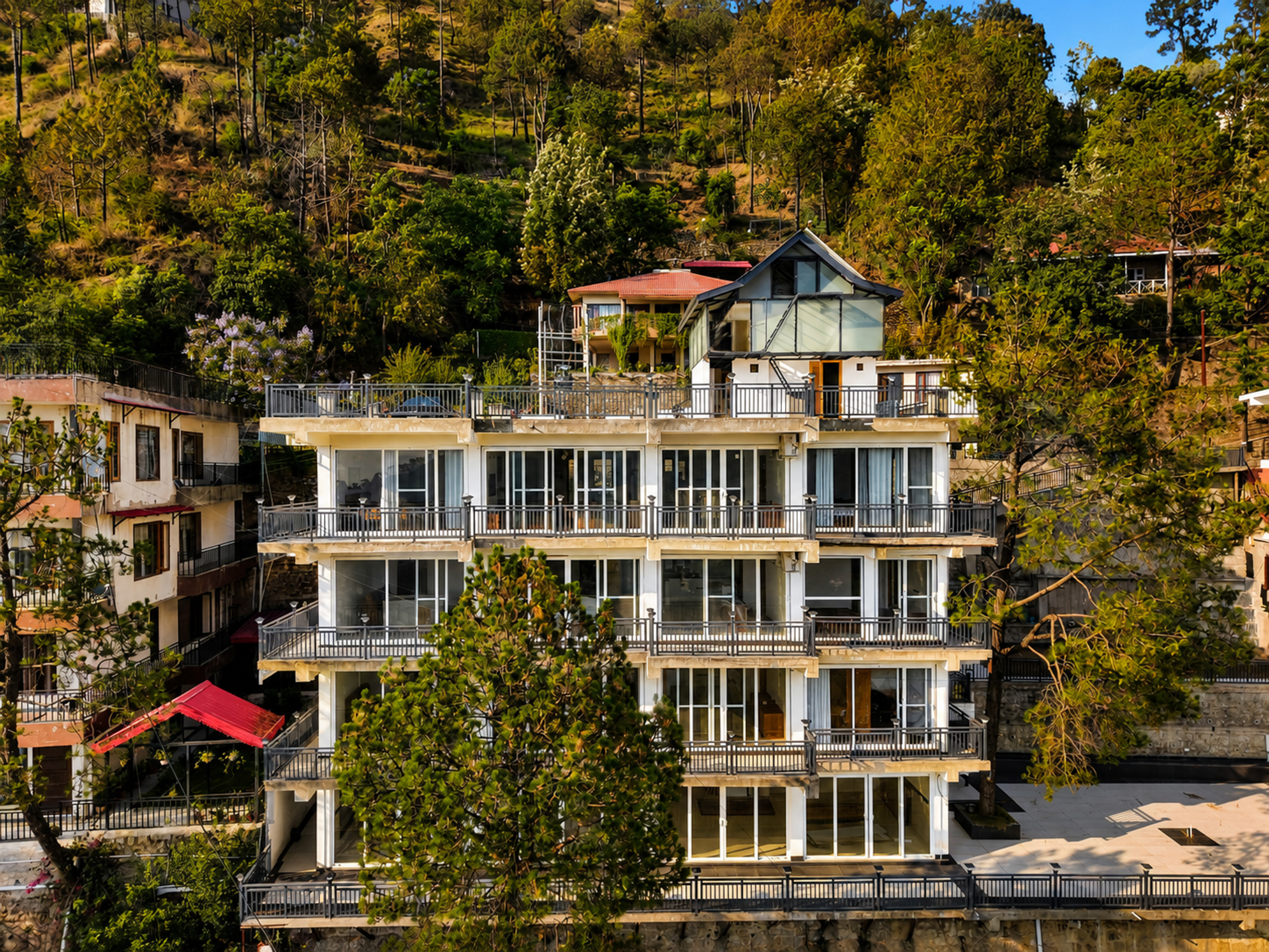 Mist & Manor Maple | Pet-friendly 6-BHK Apartment with Shared Game Zone, Outdoor Seating Areas & 360 Panoramic Views — photo 8