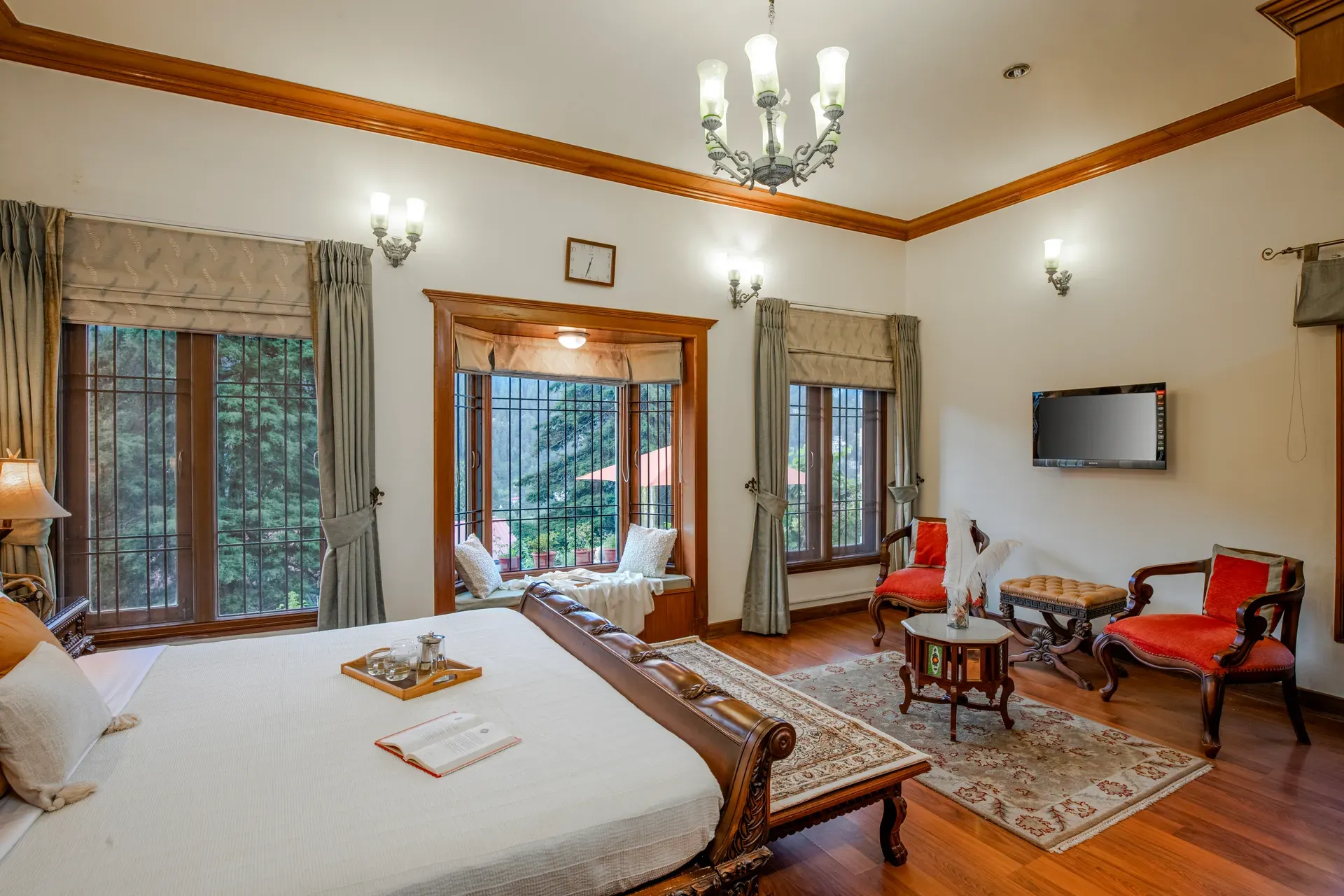 The Meadow | Elegant 3-BHK Hill Retreat With Entertainment Lounge & Terrace — photo 18