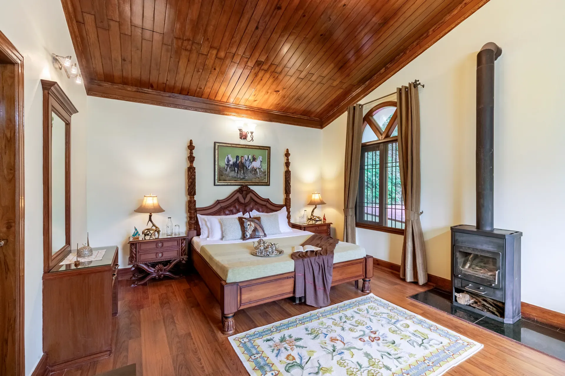 The Meadow | Elegant 3-BHK Hill Retreat With Entertainment Lounge & Terrace — photo 22
