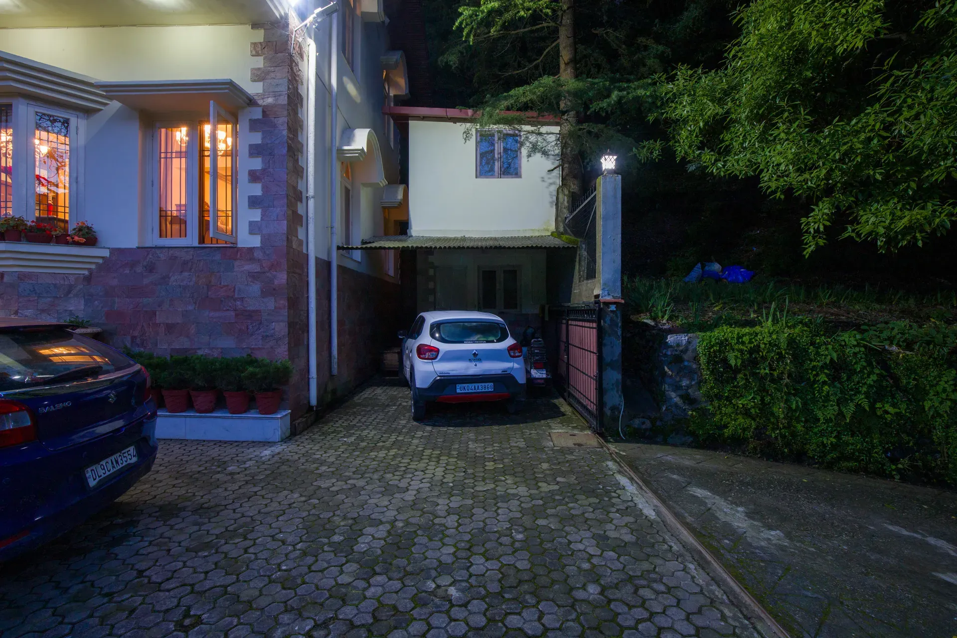 The Meadow | Elegant 3-BHK Hill Retreat With Entertainment Lounge & Terrace — photo 28