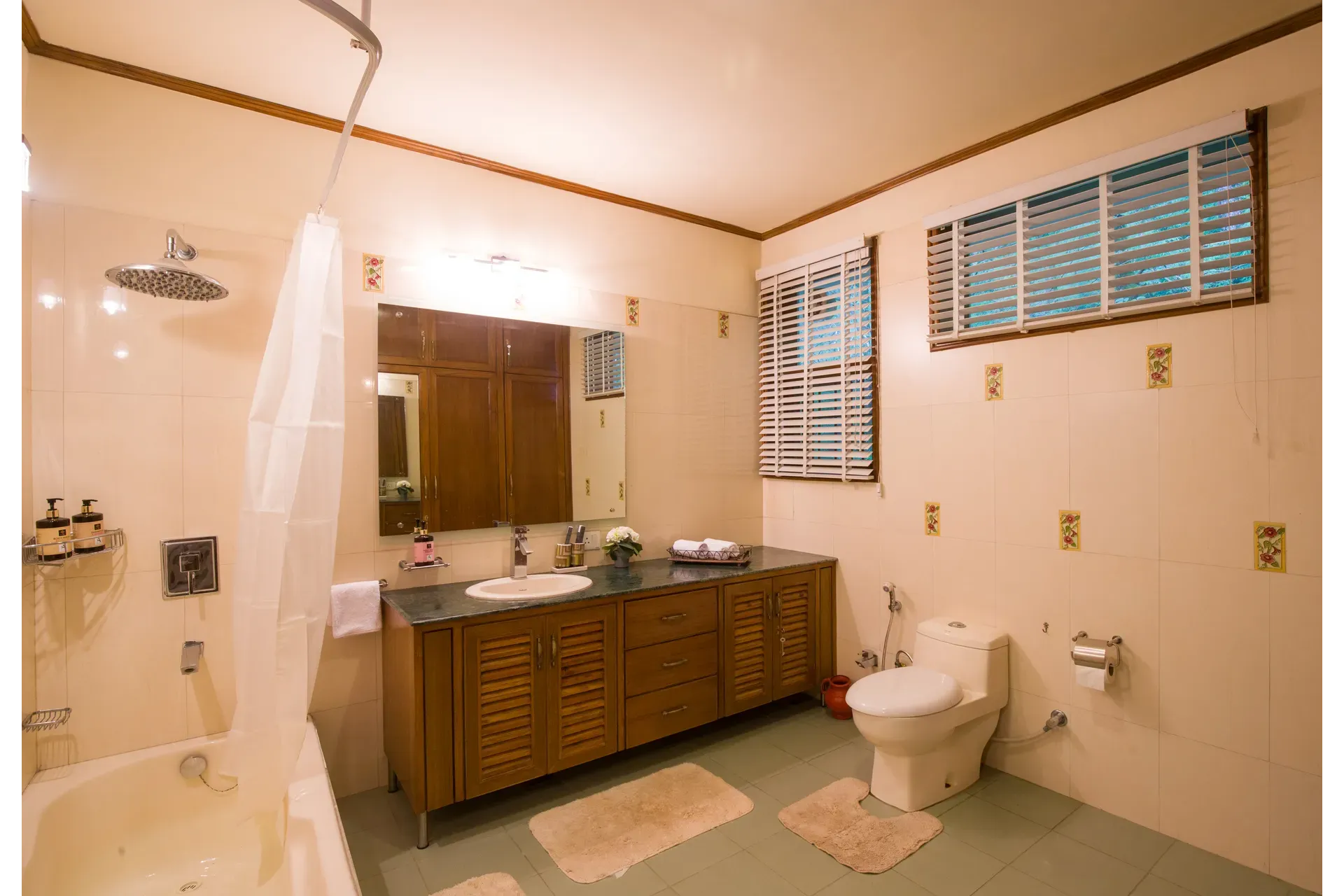 The Meadow | Elegant 3-BHK Hill Retreat With Entertainment Lounge & Terrace — photo 25
