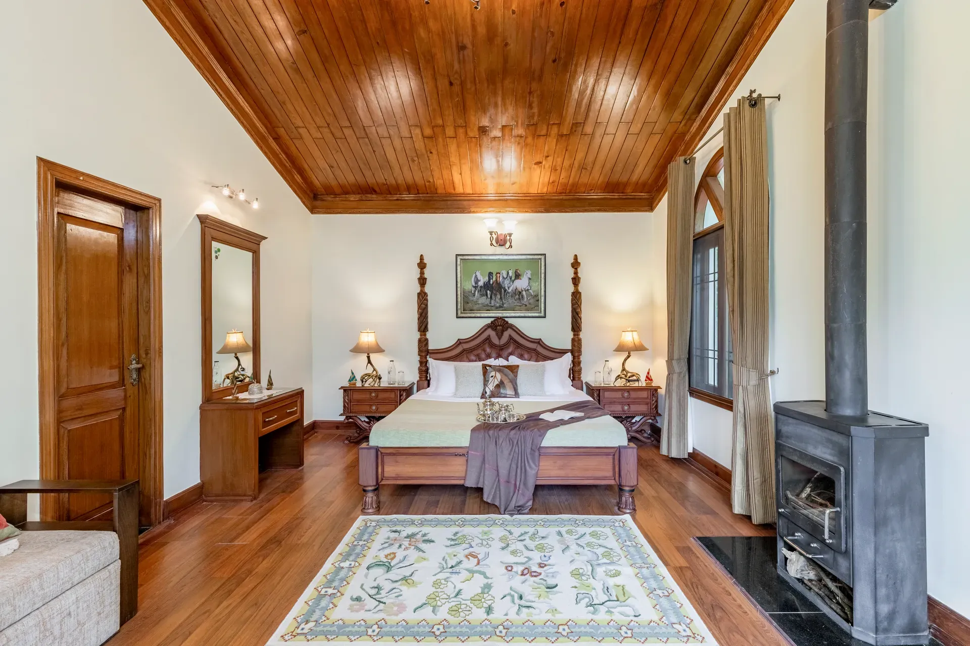 The Meadow | Elegant 3-BHK Hill Retreat With Entertainment Lounge & Terrace — photo 20