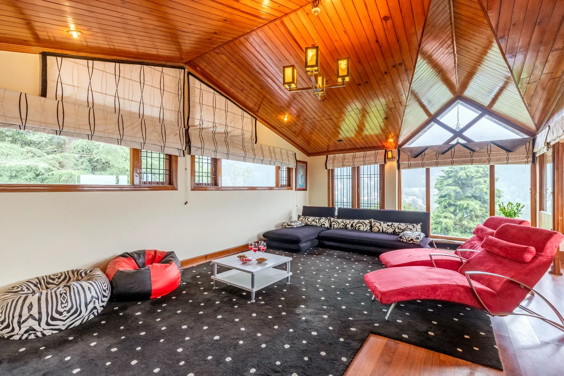 The Meadow | Elegant 3-BHK Hill Retreat With Entertainment Lounge & Terrace — photo 8