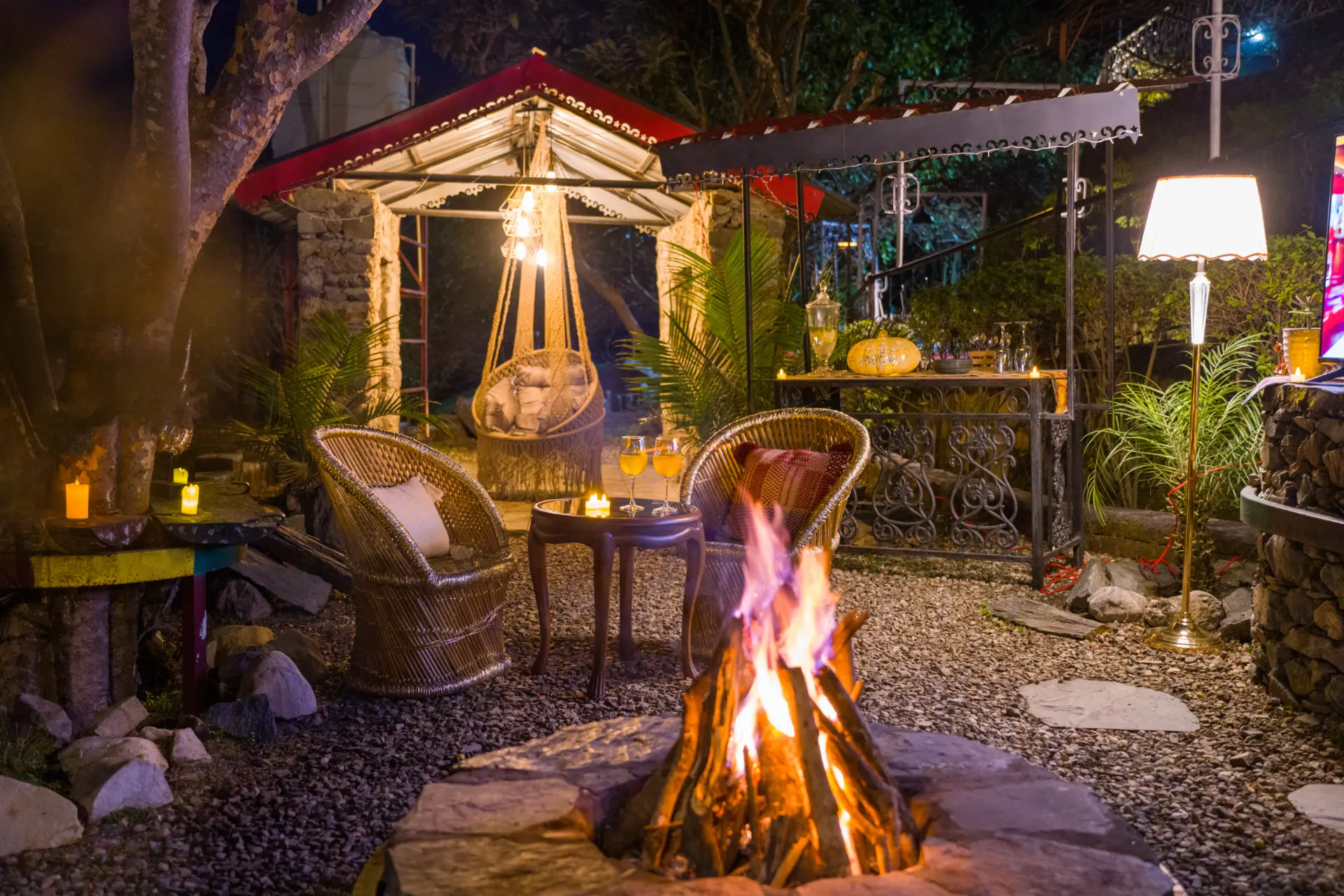 Zephyr Classic Hut | Scenic Hill Getaway With Pool, Gym & Restaurant — photo 2
