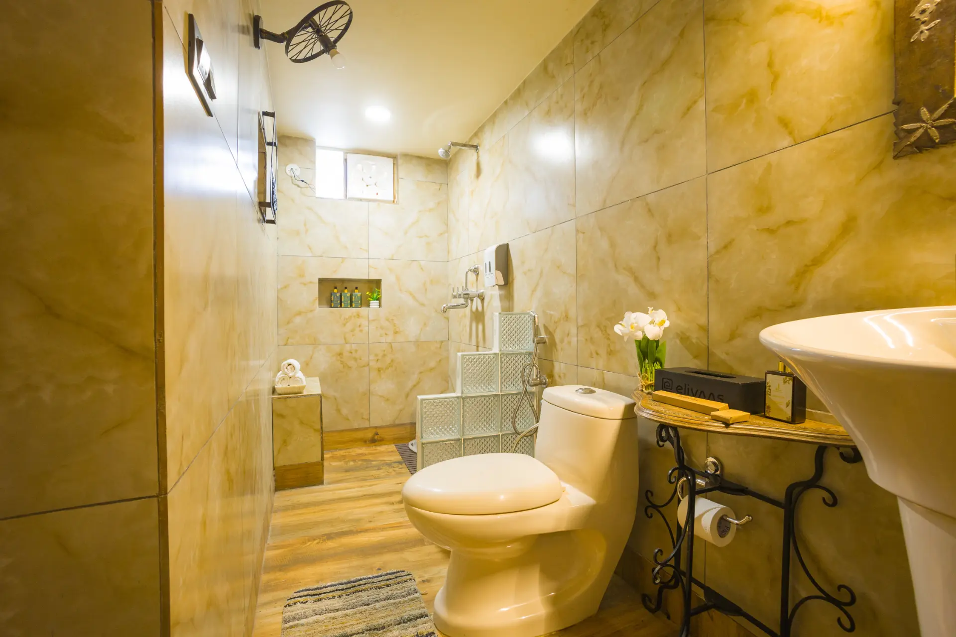 Zephyr Classic Hut | Scenic Hill Getaway With Pool, Gym & Restaurant — photo 15