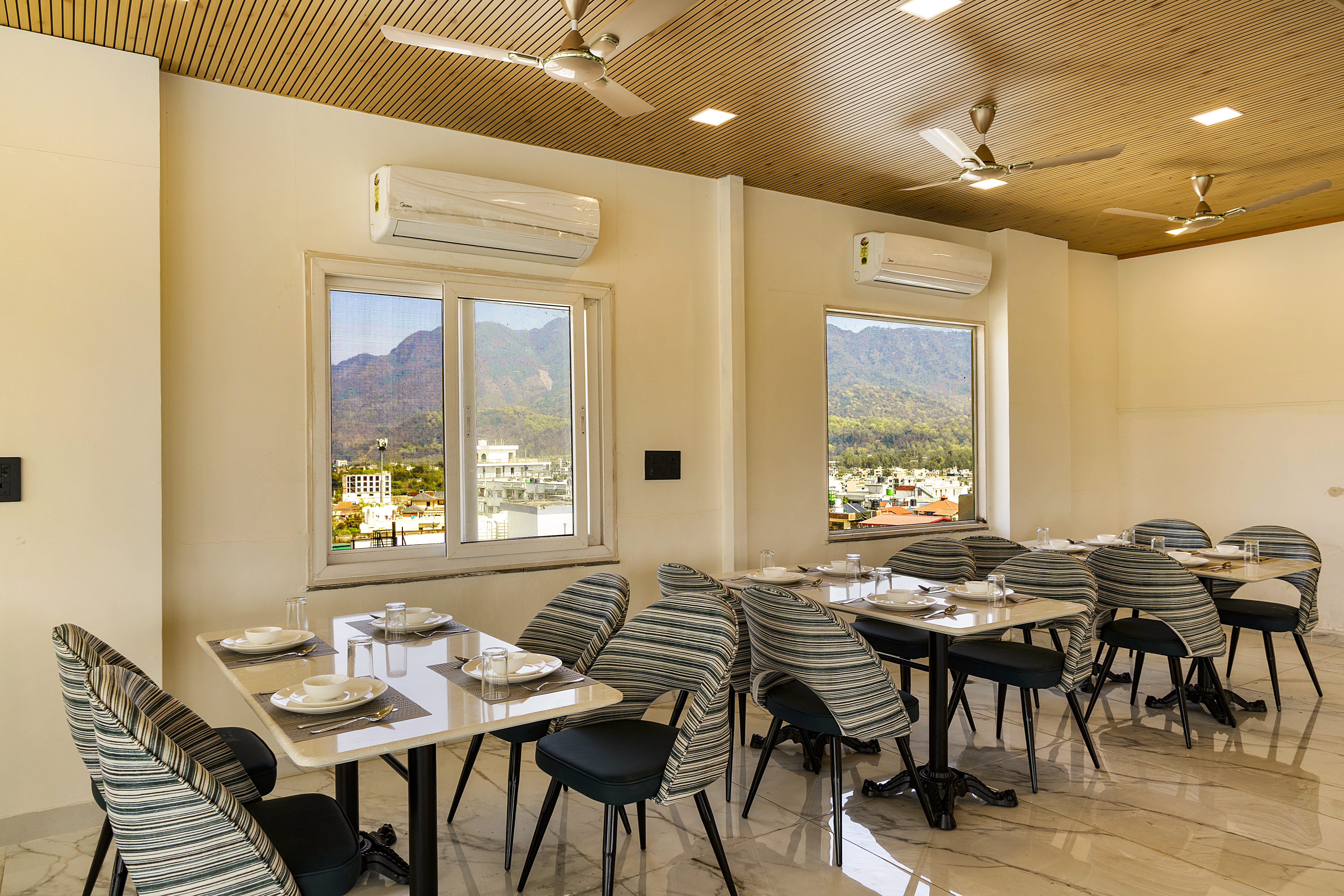 Anandam In The Himalayas Indigo | Suite With Restaurant, Lift & Lounge Near Triveni Ghat — photo 7