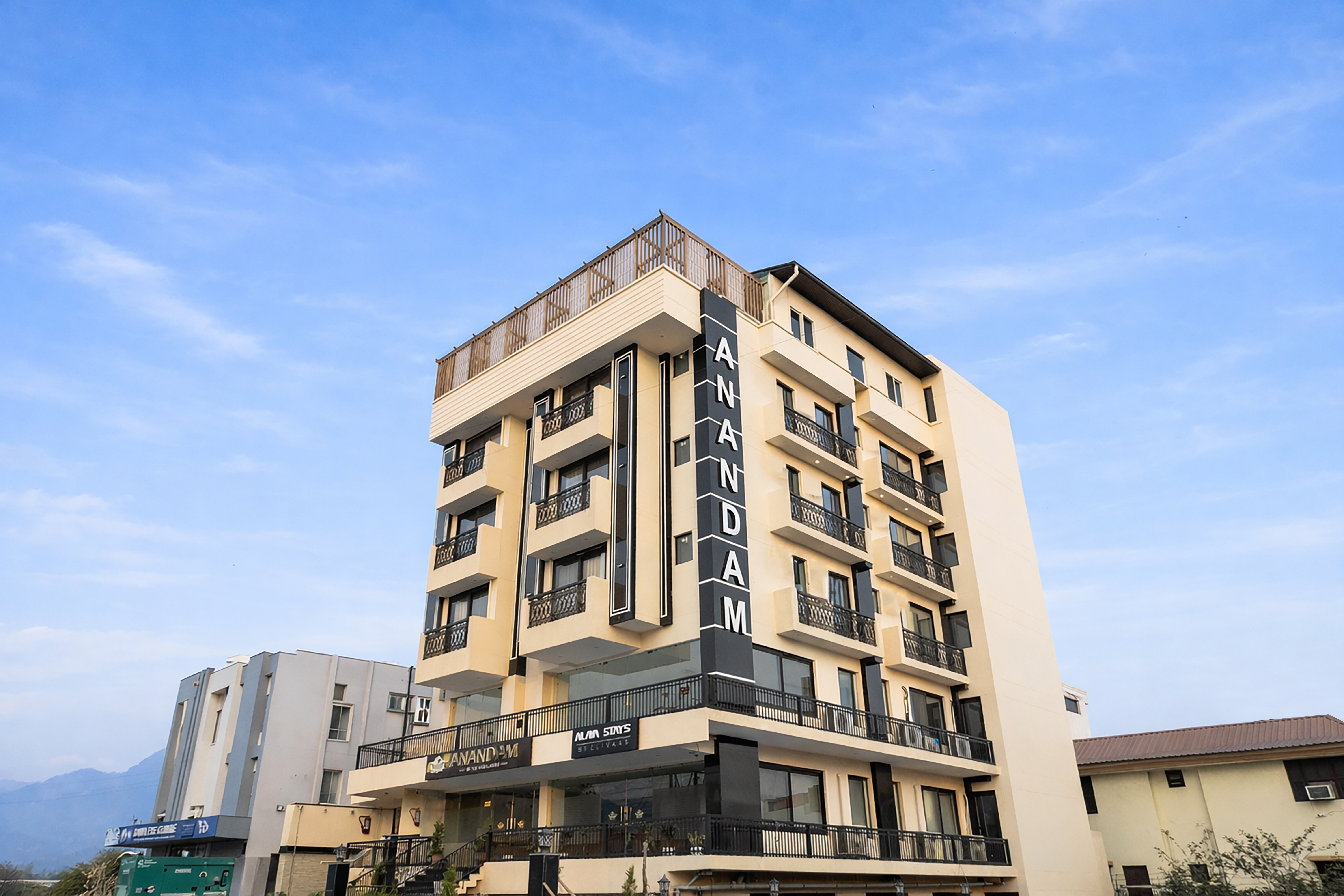 Anandam In The Himalayas Indigo | Suite With Restaurant, Lift & Lounge Near Triveni Ghat — photo 3