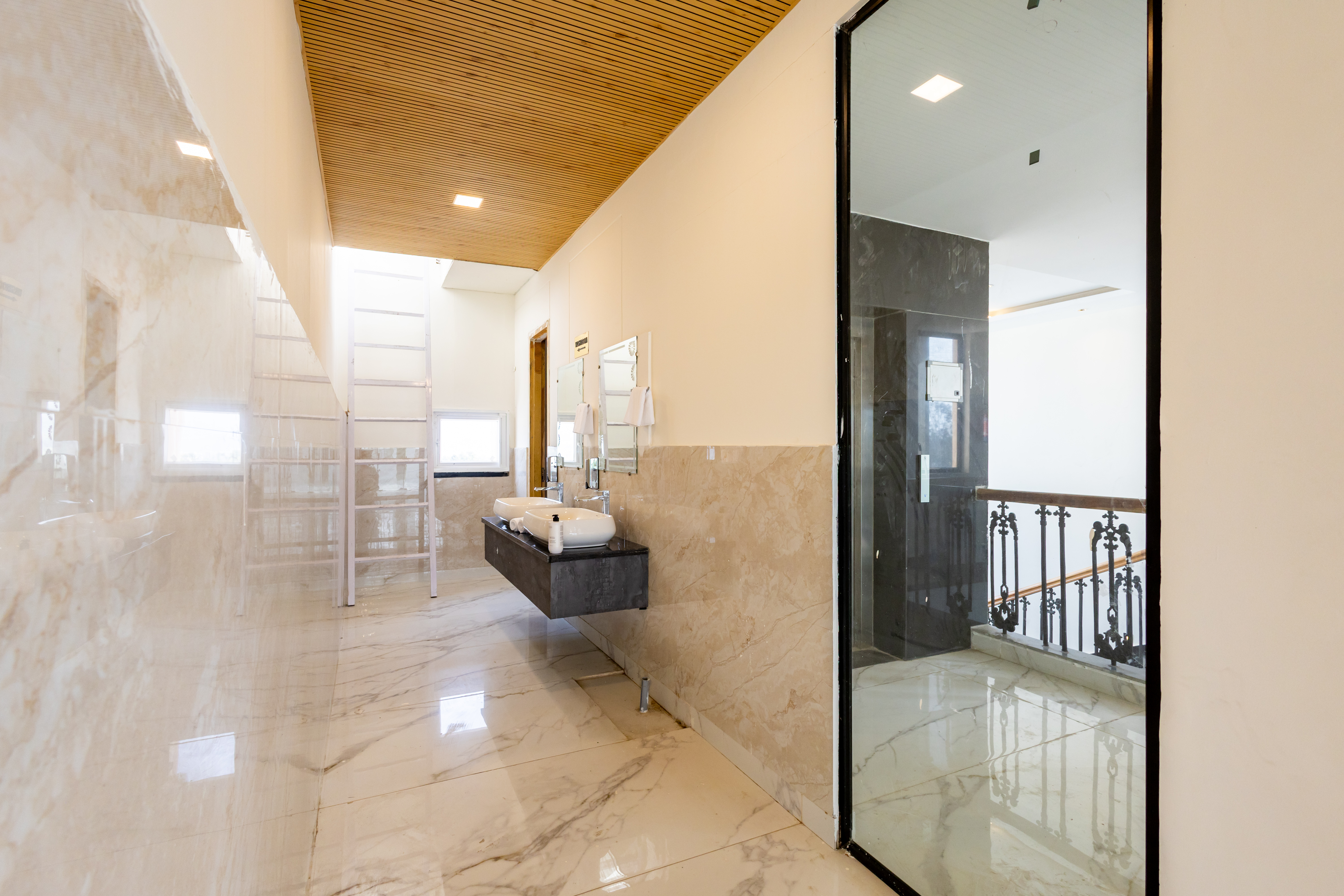 Anandam In The Himalayas Indigo | Suite With Restaurant, Lift & Lounge Near Triveni Ghat — photo 22