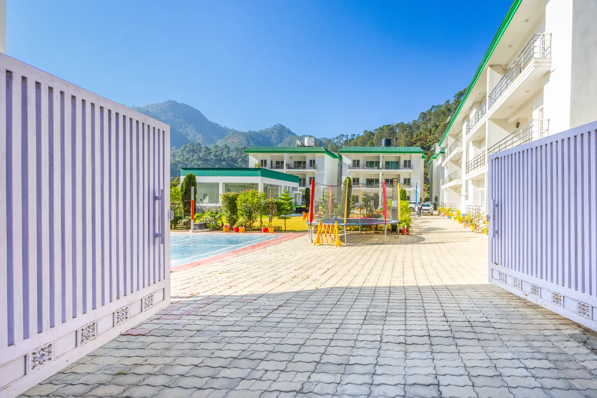 Kingdom Heartz | Elegant Pet-friendly 2-BHK Apartment With Balcony, Common Pool, Common Garden & Restaurant — photo 4