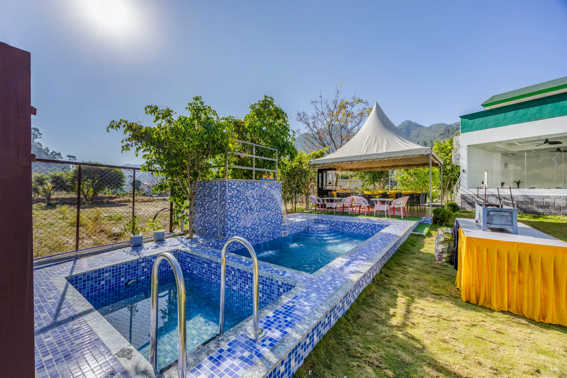 Kingdom Heartz | Elegant Pet-friendly 2-BHK Apartment With Balcony, Common Pool, Common Garden & Restaurant — photo 2