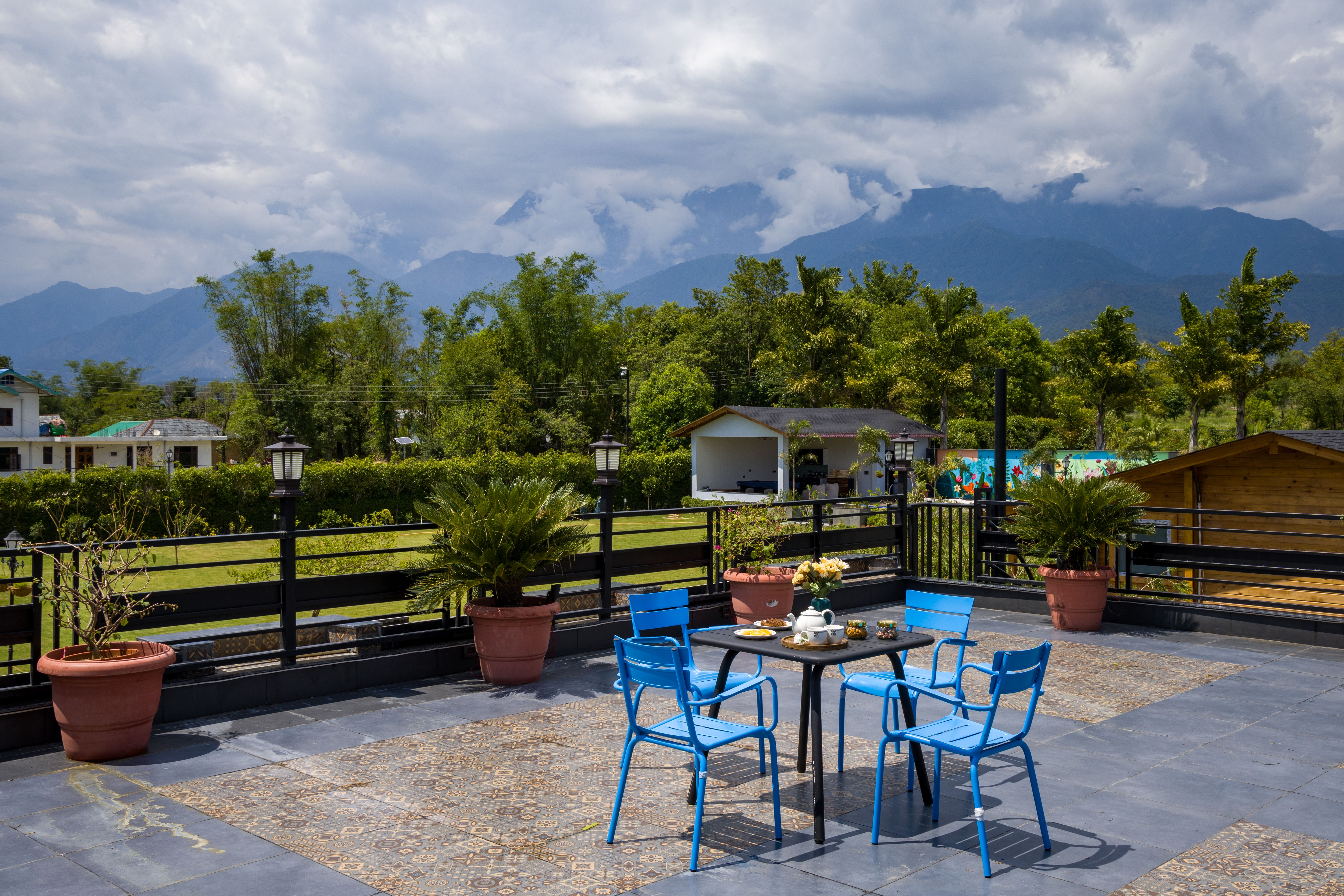 Esh Cottage Hazel | 1 Hillview Suite With Shared Pool, Lush Garden, & Restaurant — photo 3