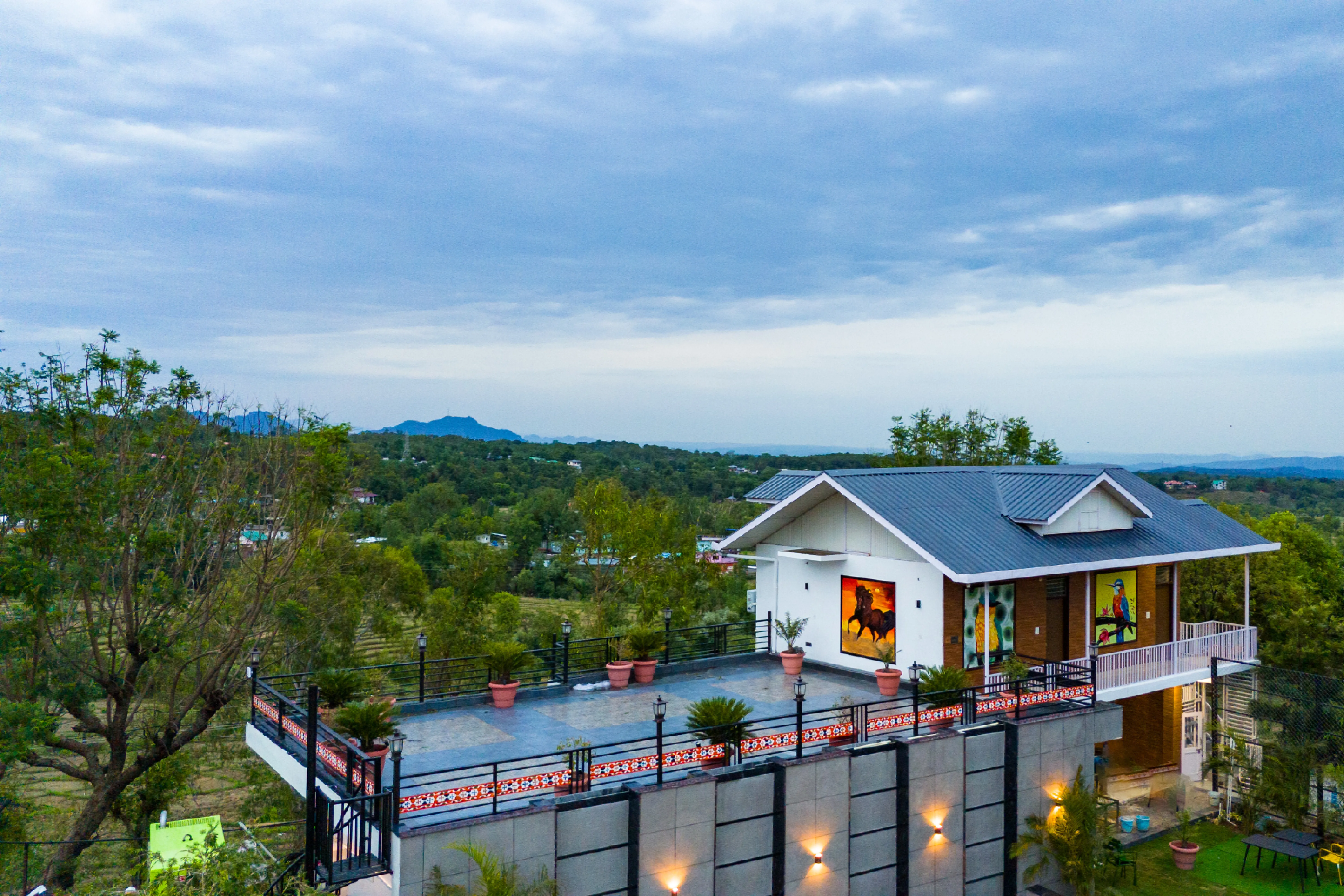 Esh Cottage Hazel | 1 Hillview Suite With Shared Pool, Lush Garden, & Restaurant — photo 17