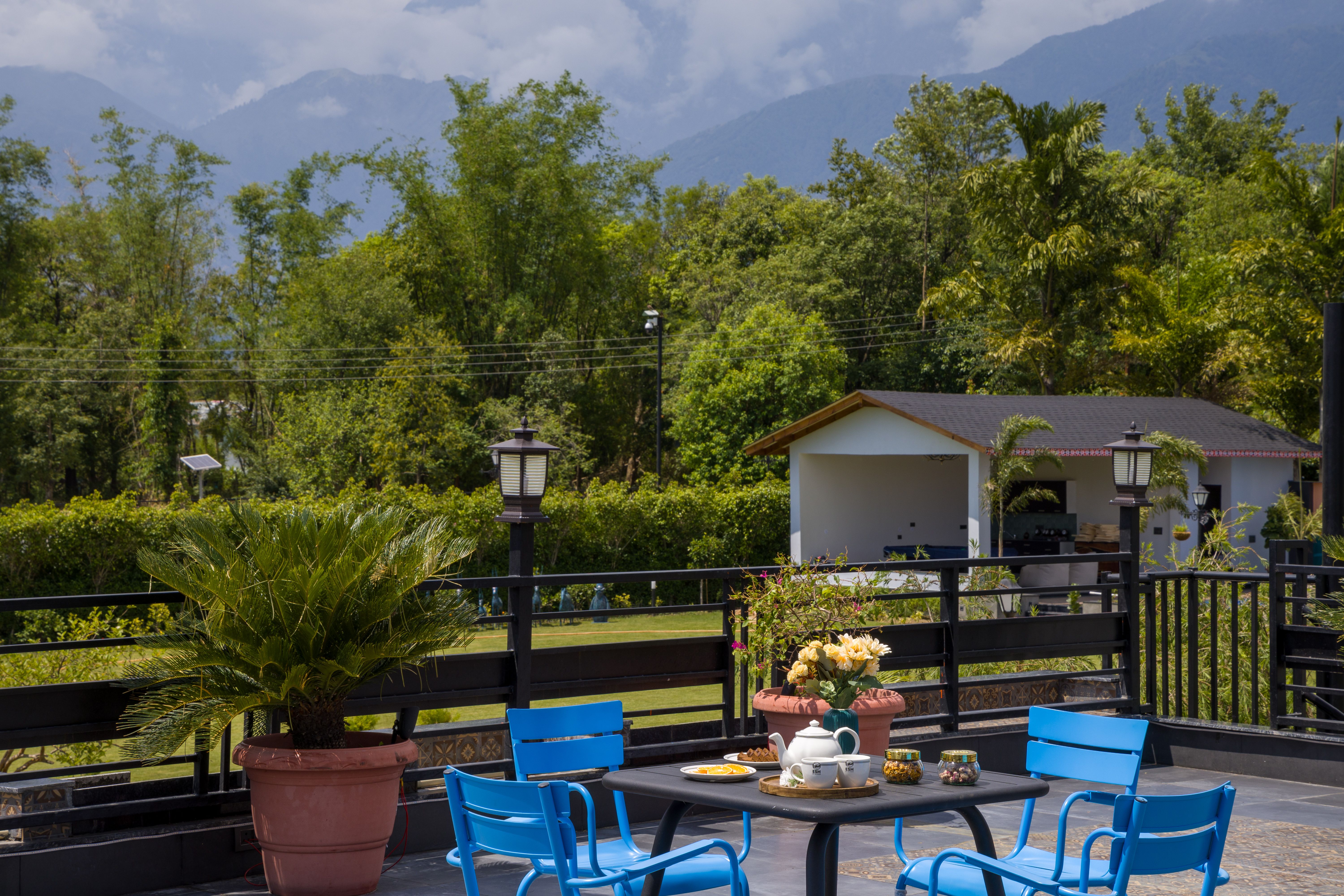 Esh Cottage Hazel | 1 Hillview Suite With Shared Pool, Lush Garden, & Restaurant — photo 25
