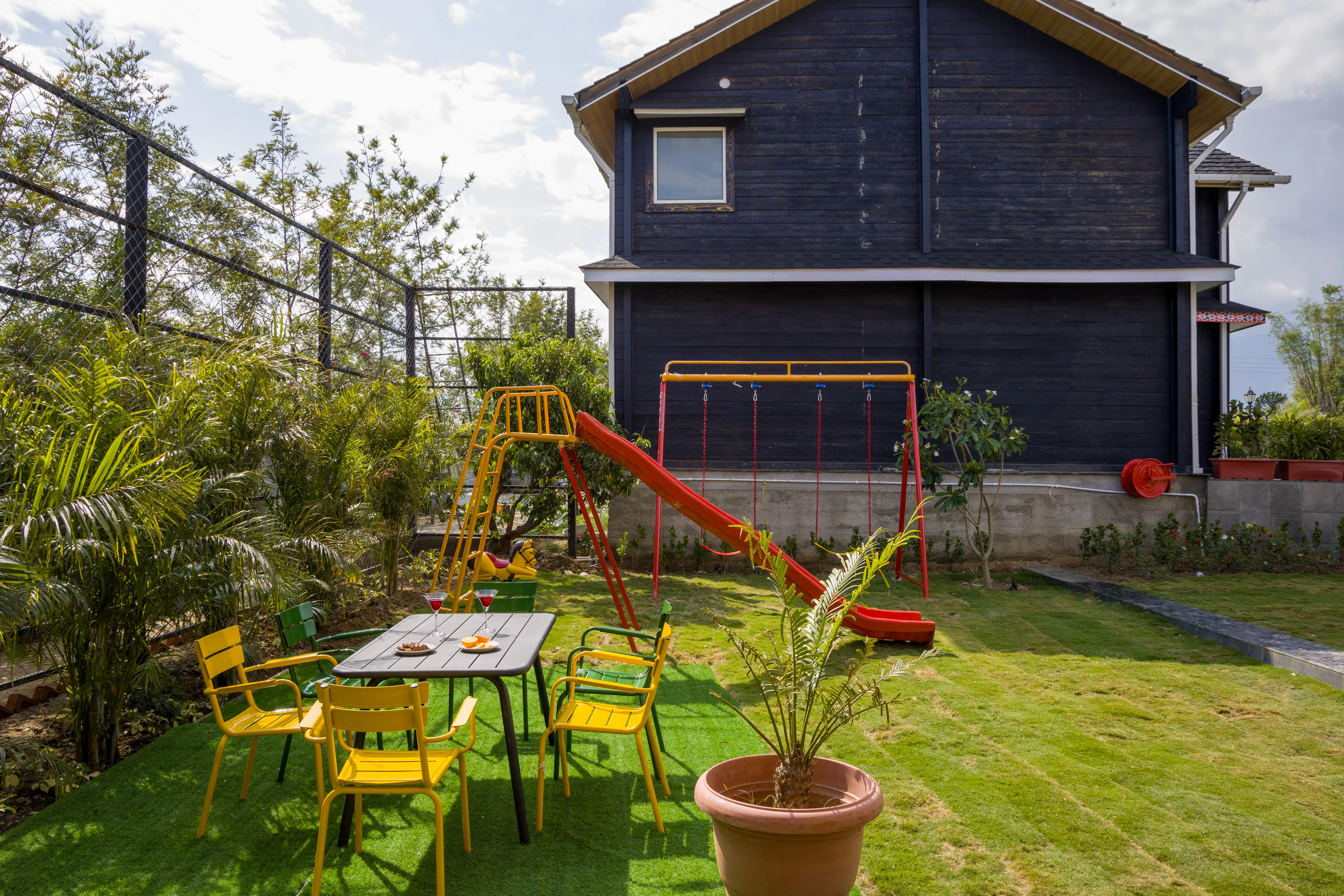 Esh Cottage Hazel | 1 Hillview Suite With Shared Pool, Lush Garden, & Restaurant — photo 8