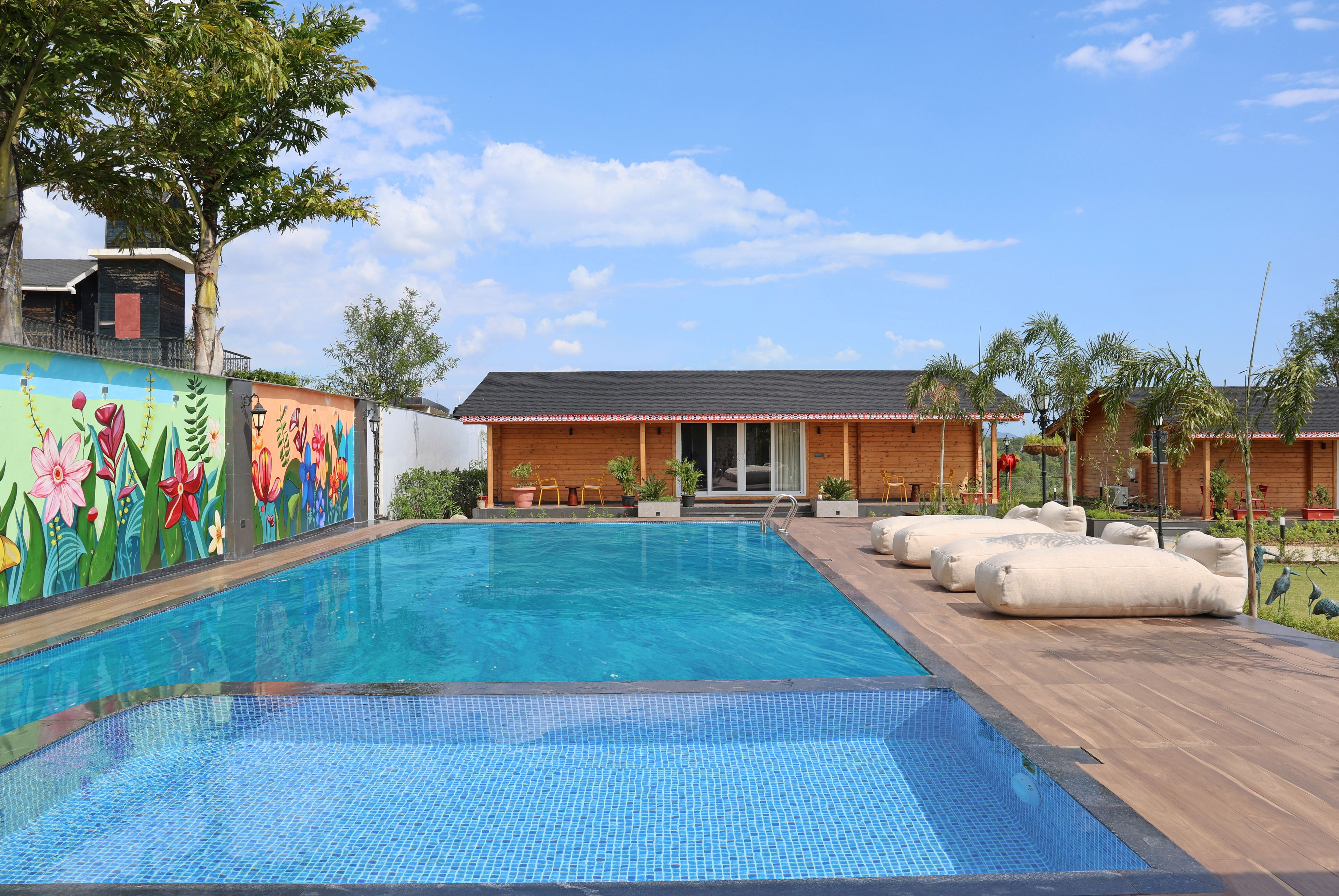 Esh Cottage Hazel | 1 Hillview Suite With Shared Pool, Lush Garden, & Restaurant — photo 2