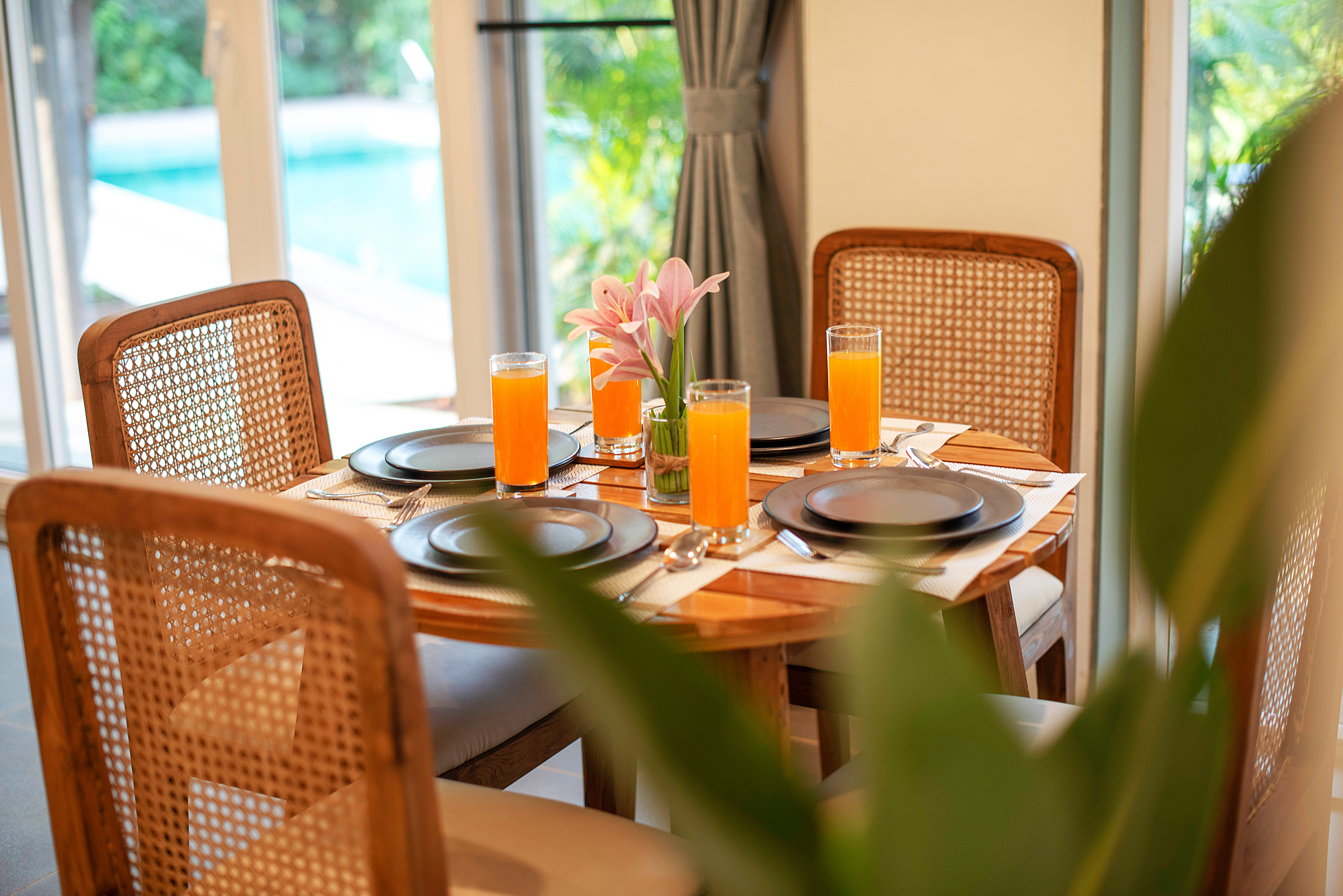 The Crescent Palm Grove | Boutique Suite in a Resort with Shared Game Room, Garden and Restaurant — photo 9