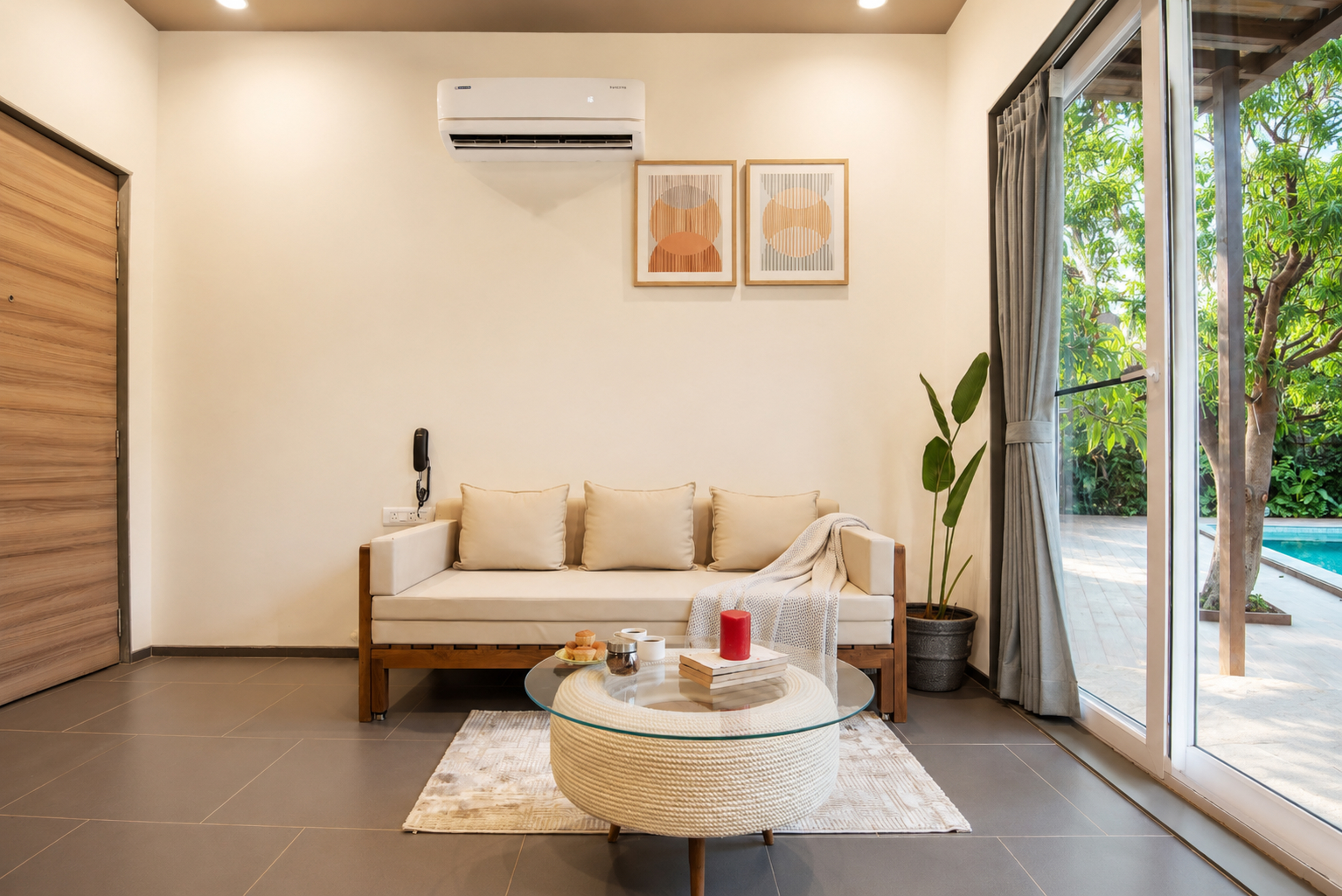 The Crescent Palm Grove | Boutique Suite in a Resort with Shared Game Room, Garden and Restaurant — photo 21