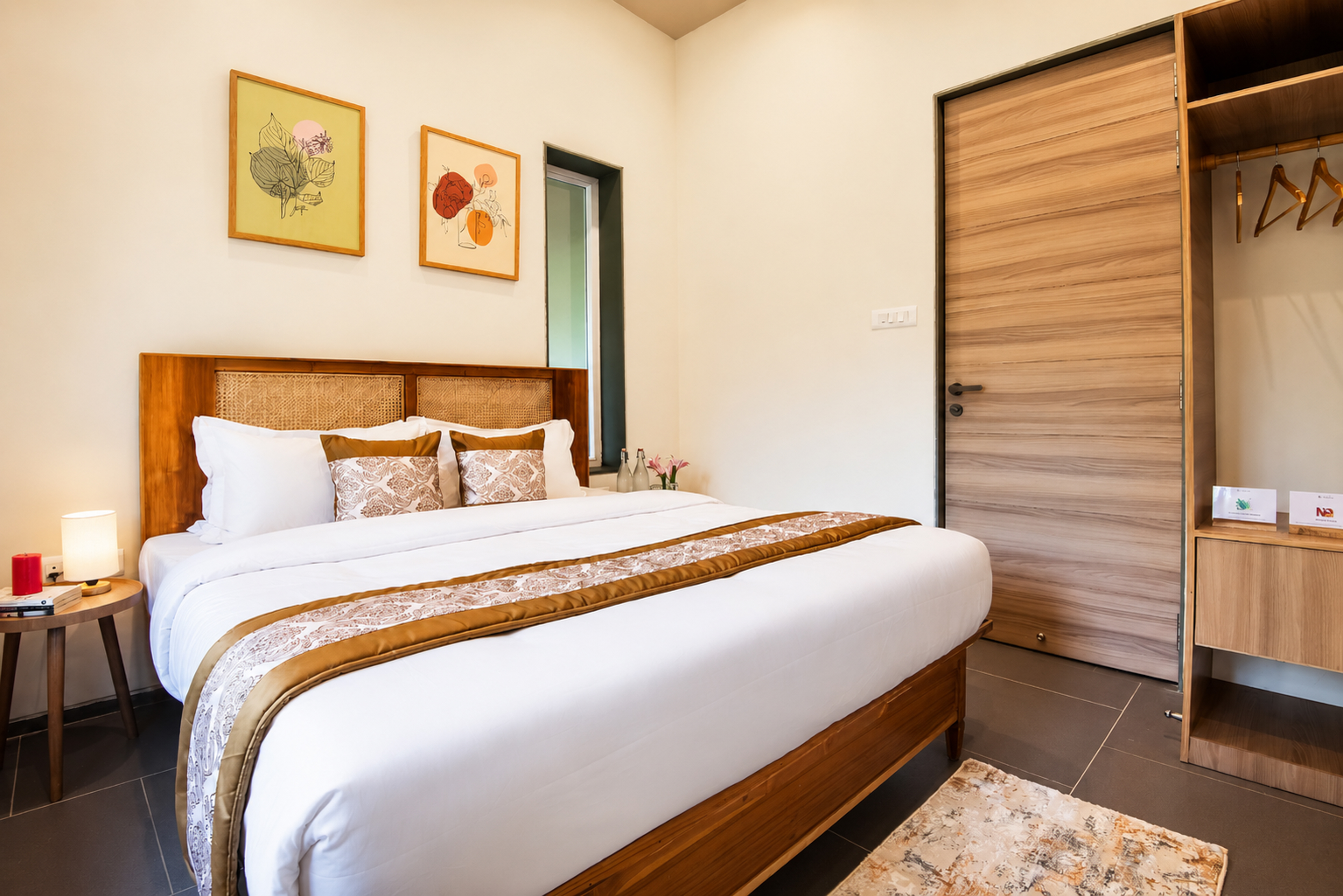 The Crescent Palm Grove | Boutique Suite in a Resort with Shared Game Room, Garden and Restaurant — photo 12