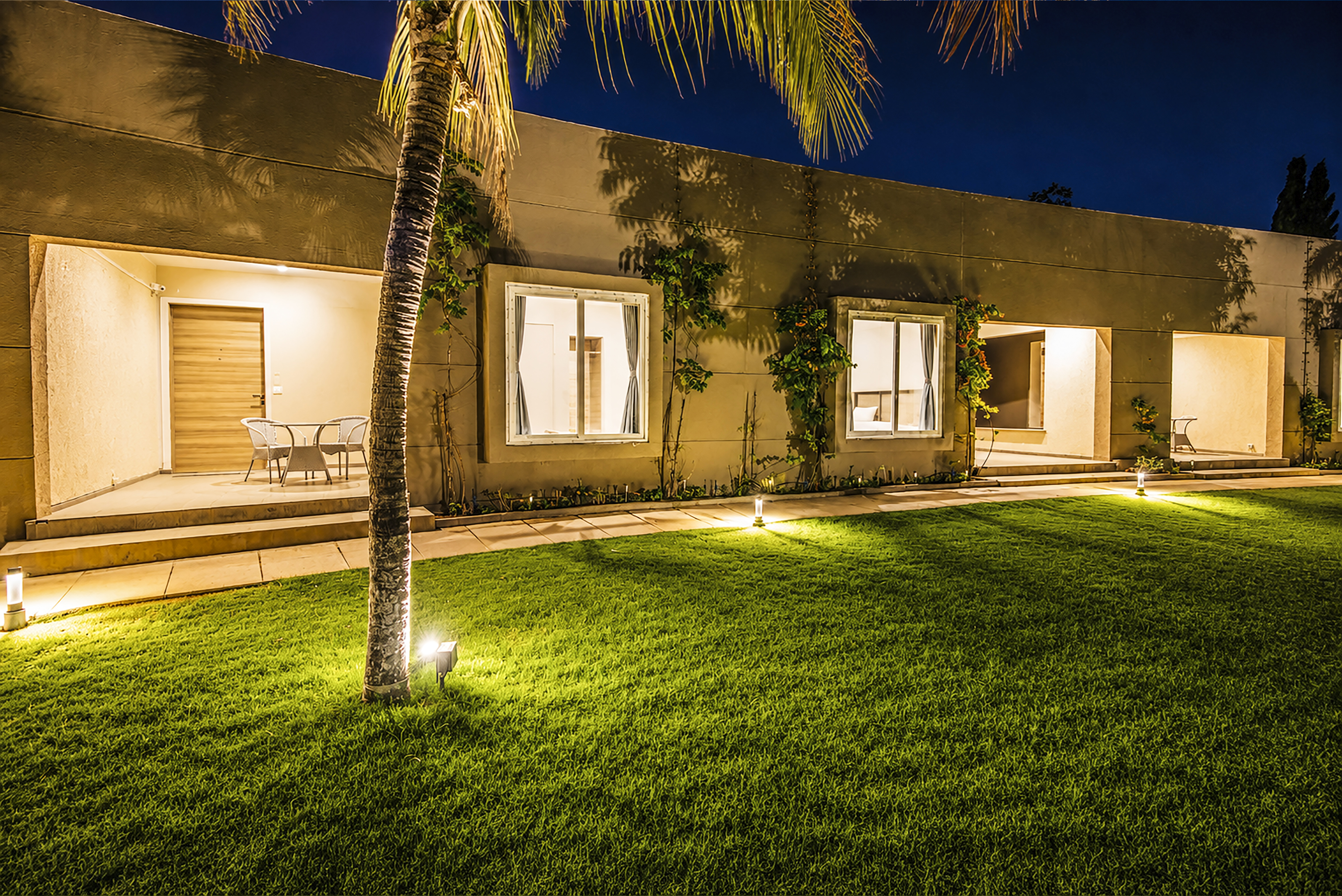 The Crescent Palm Grove | Boutique Suite in a Resort with Shared Game Room, Garden and Restaurant — photo 18