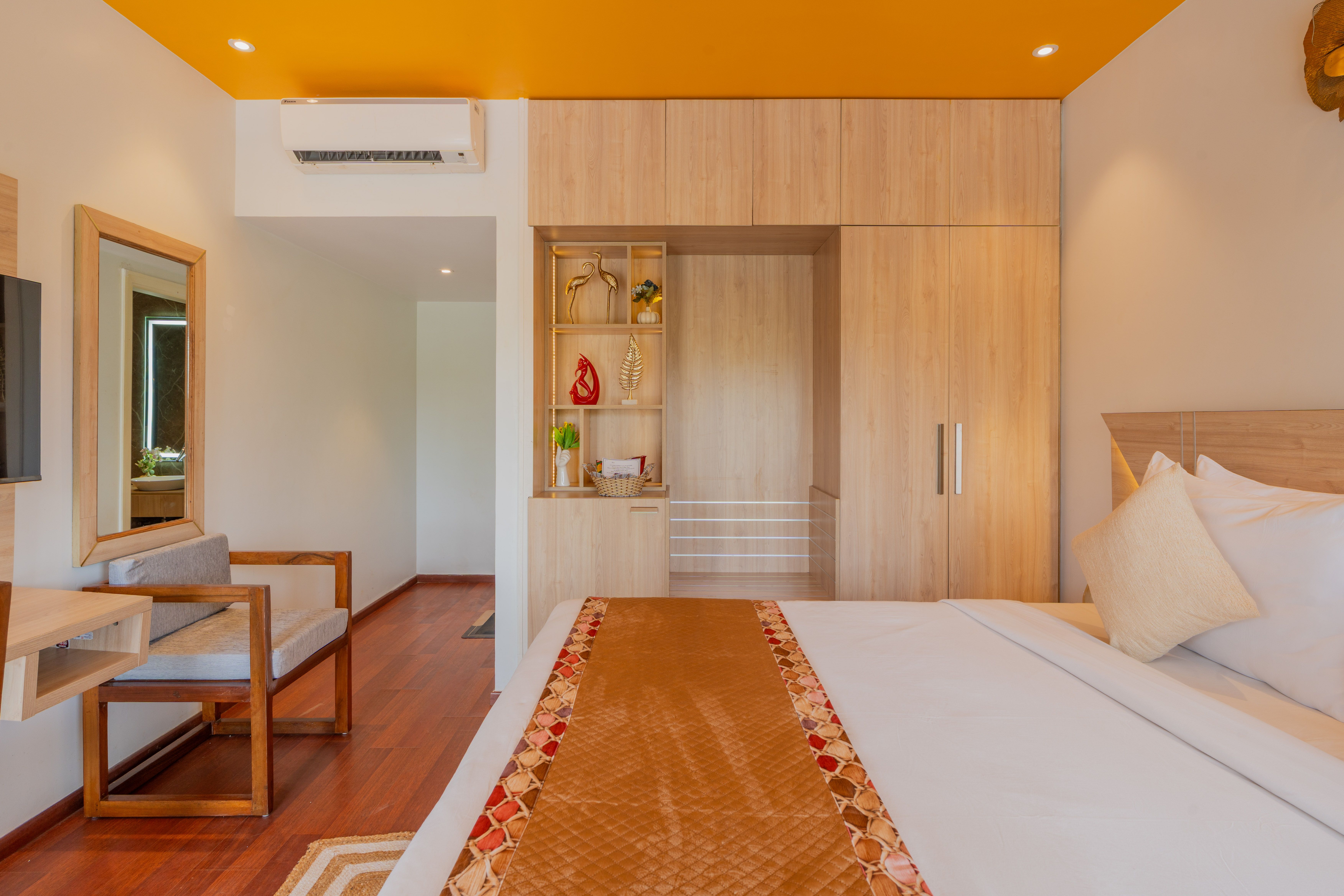 Gracias Aquora | 1-Room Retreat With Private Balcony, Shared Pool, & Restros, Close to Ashvem Beach — photo 27