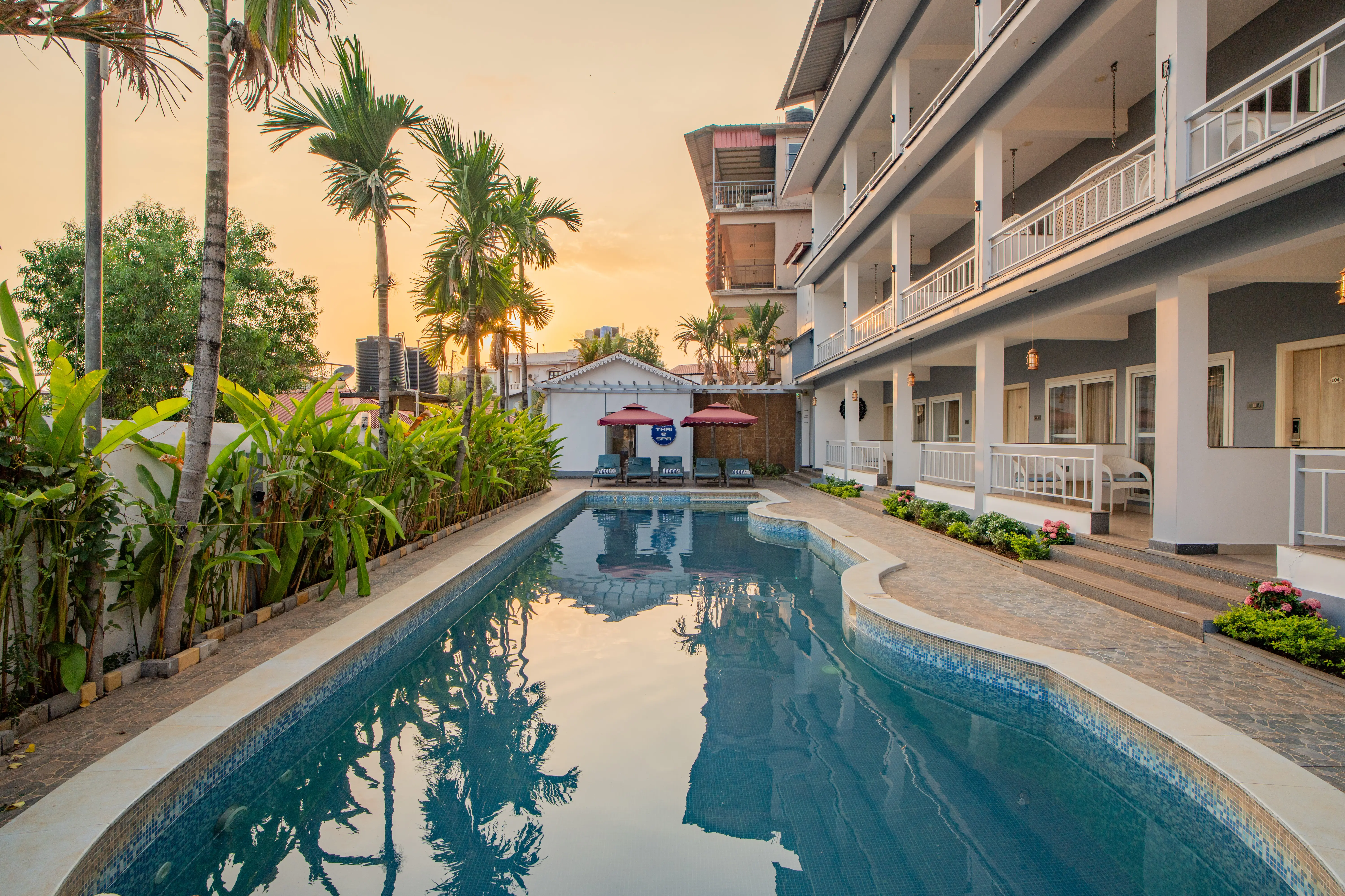 Gracias Aquora | 1-Room Retreat With Private Balcony, Shared Pool, & Restros, Close to Ashvem Beach — photo 2