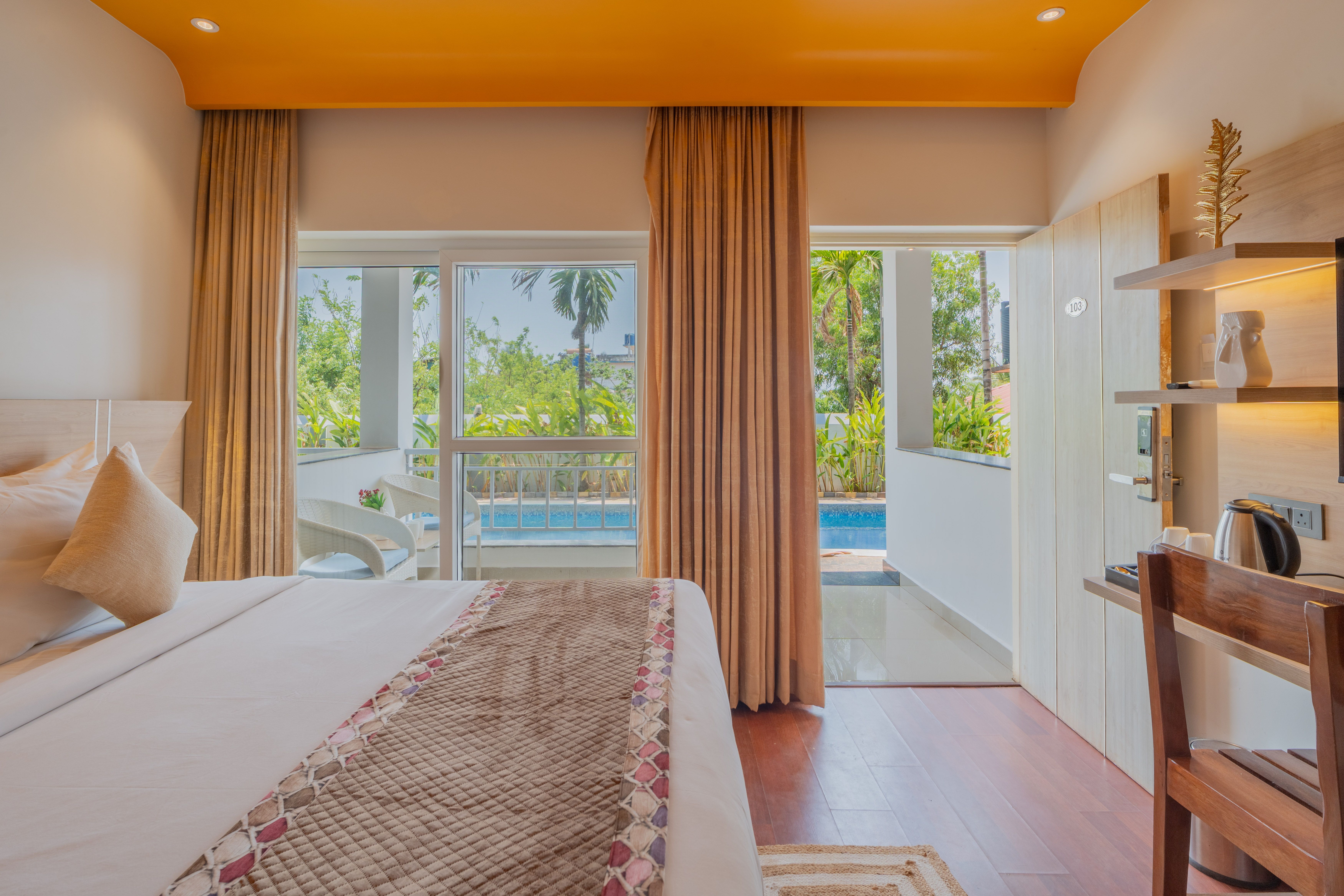 Gracias Aquora | 1-Room Retreat With Private Balcony, Shared Pool, & Restros, Close to Ashvem Beach — photo 13