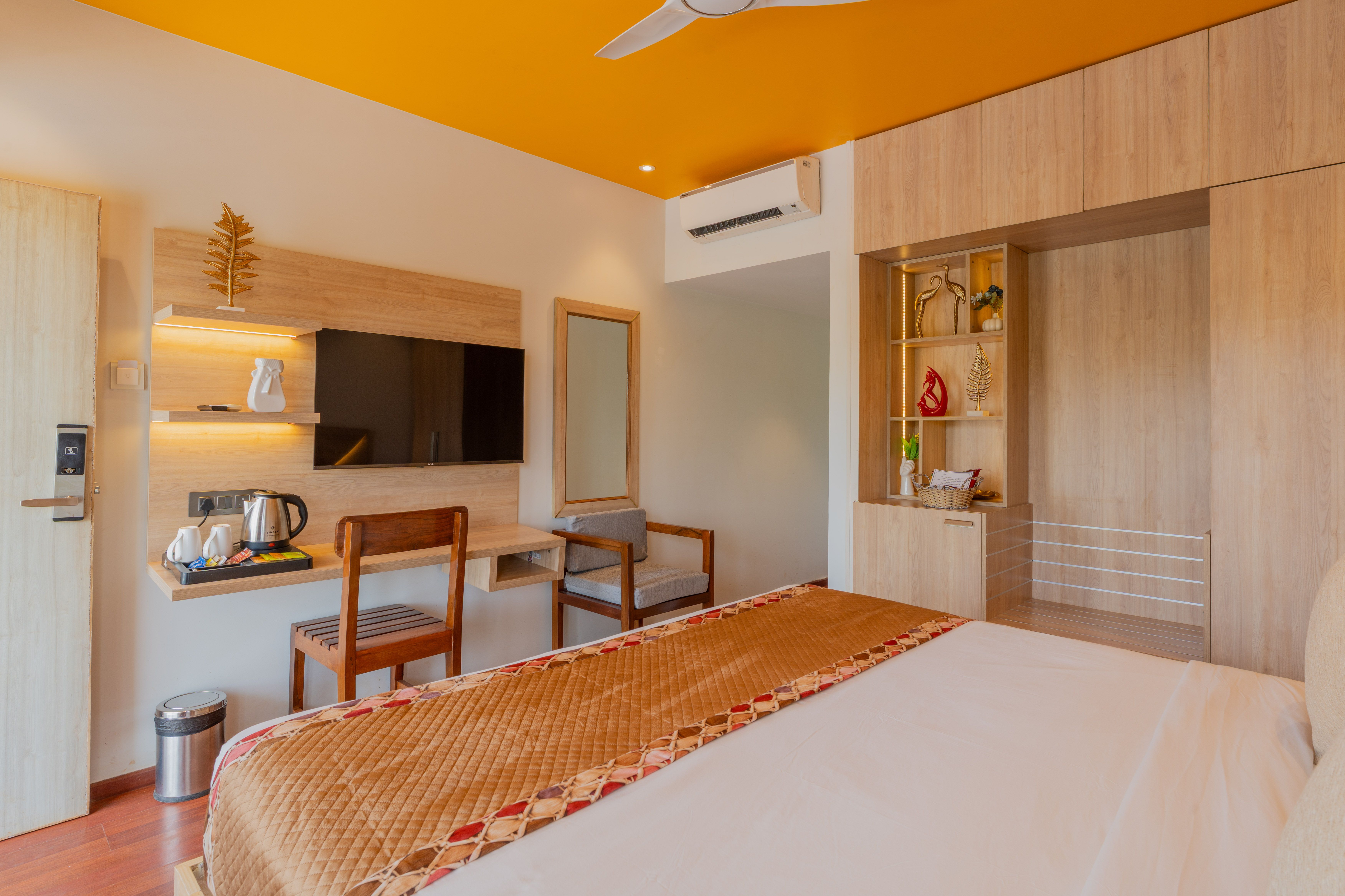 Gracias Aquora | 1-Room Retreat With Private Balcony, Shared Pool, & Restros, Close to Ashvem Beach — photo 12