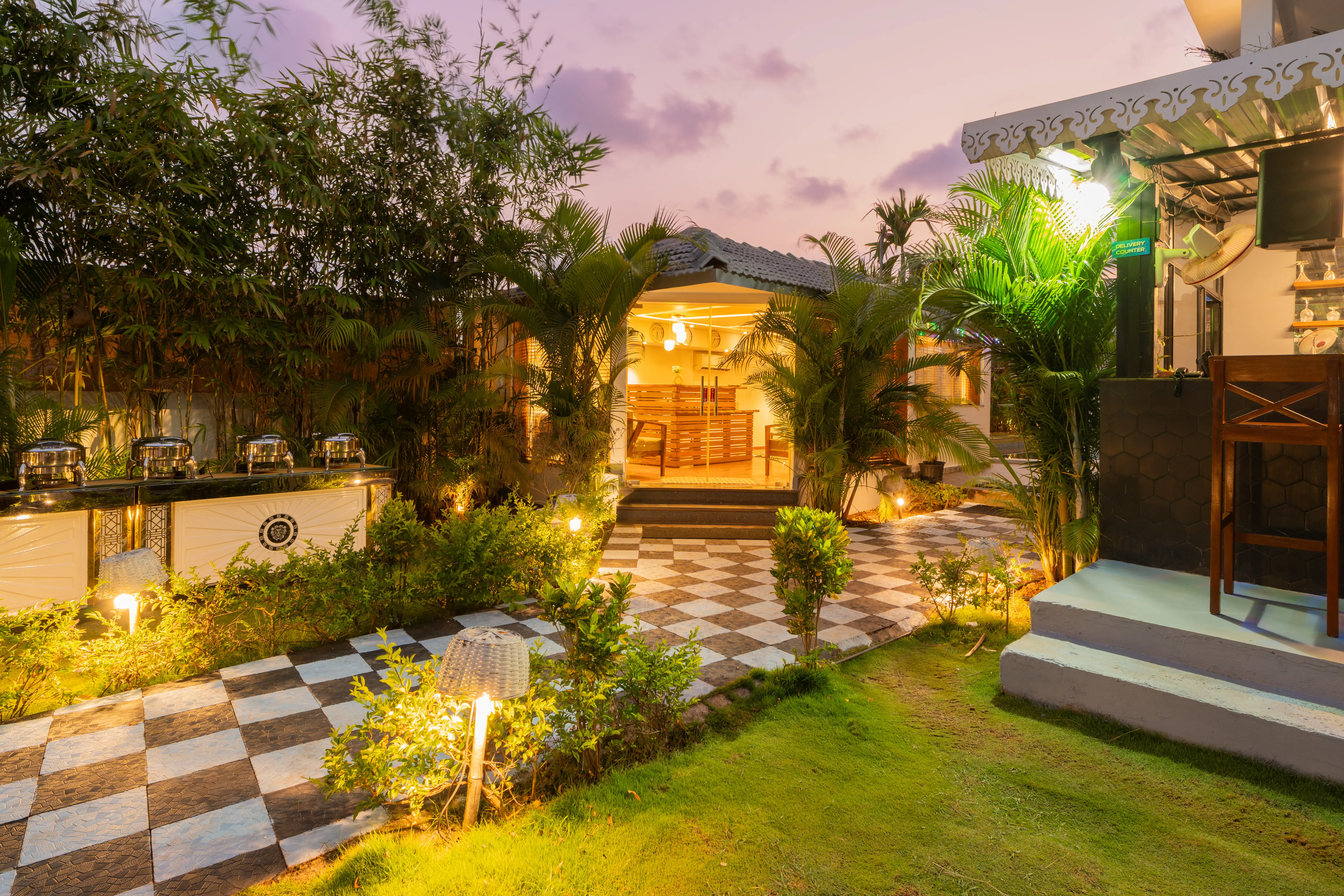 Gracias Aquora | 1-Room Retreat With Private Balcony, Shared Pool, & Restros, Close to Ashvem Beach — photo 3