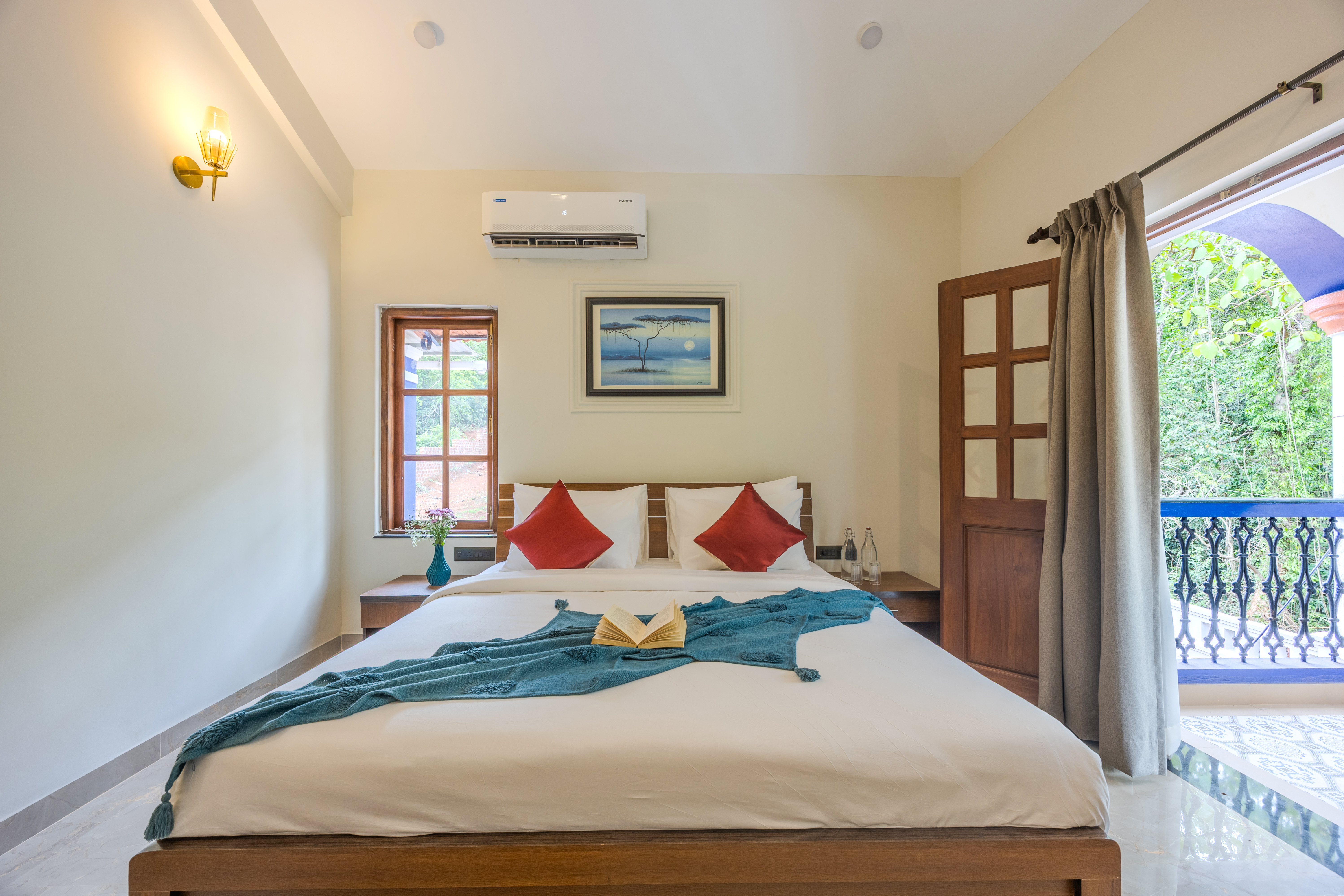 Casa Vilson | 3-BHK Villa With Private Pool, Indoor Bar, Bathtub and Courtyard — photo 13