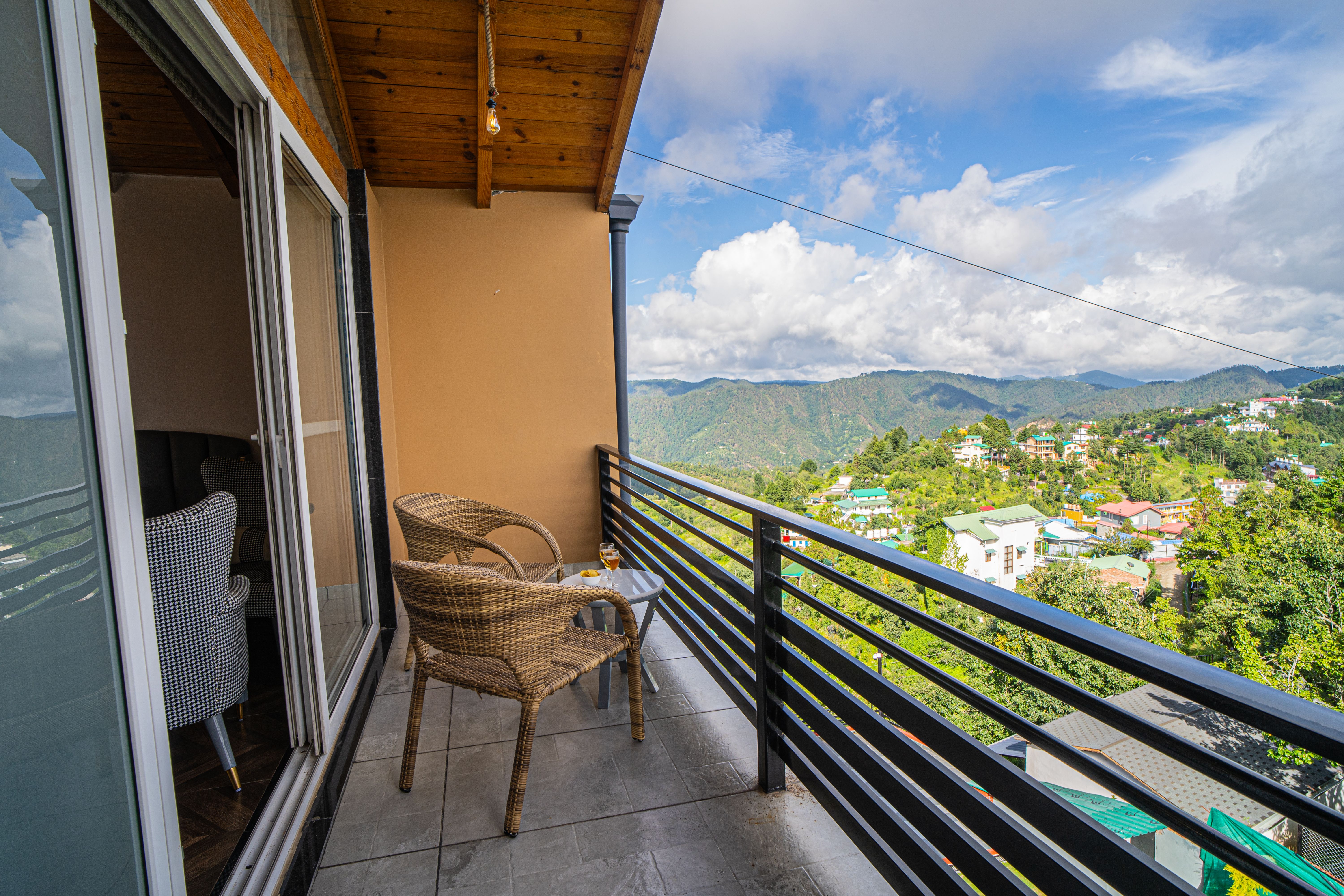 Trio’s Top | 1 Pet-friendly Room with Valley views, Garden & Balcony — photo 7