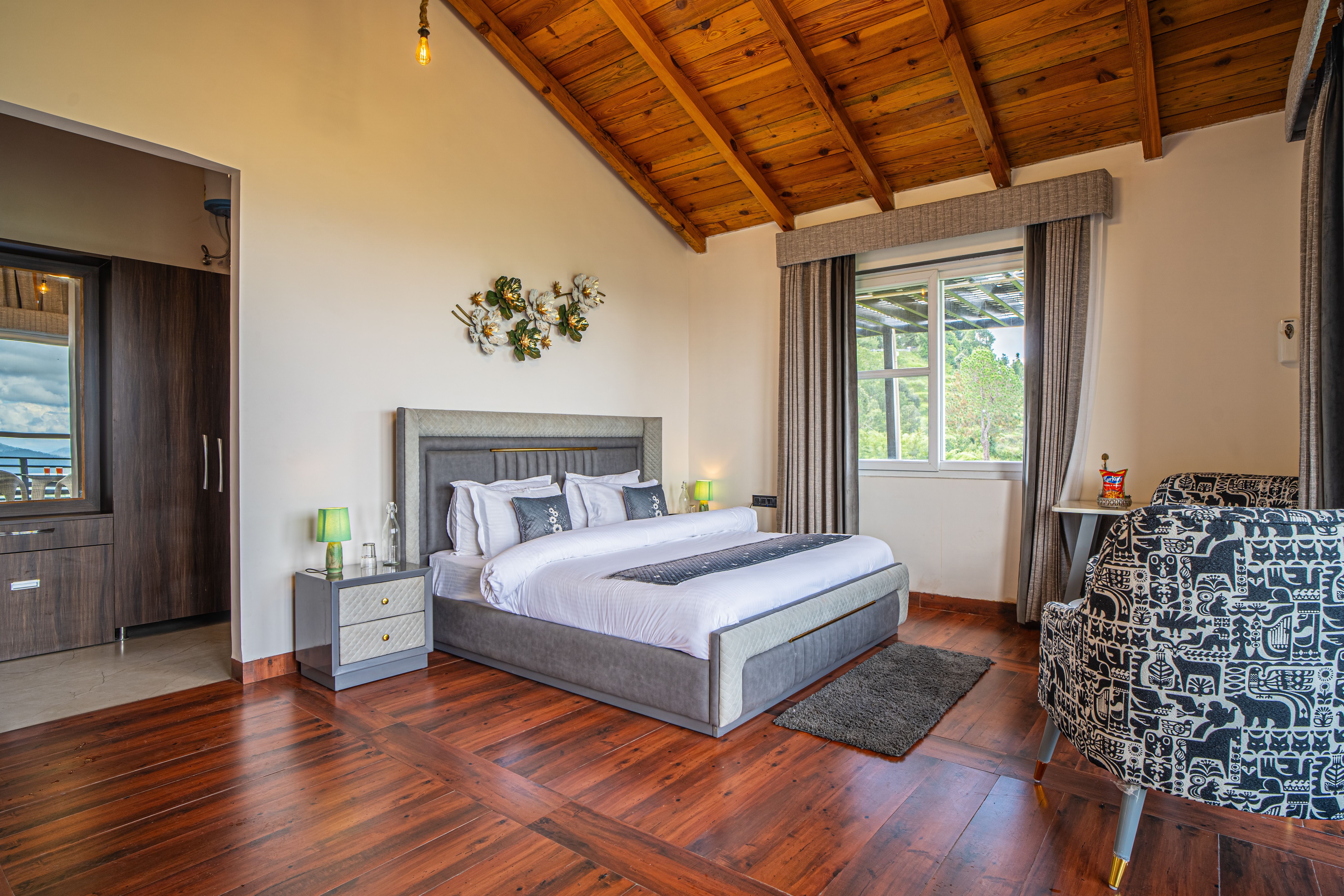 Trio’s Top | 1 Pet-friendly Room with Valley views, Garden & Balcony — photo 8