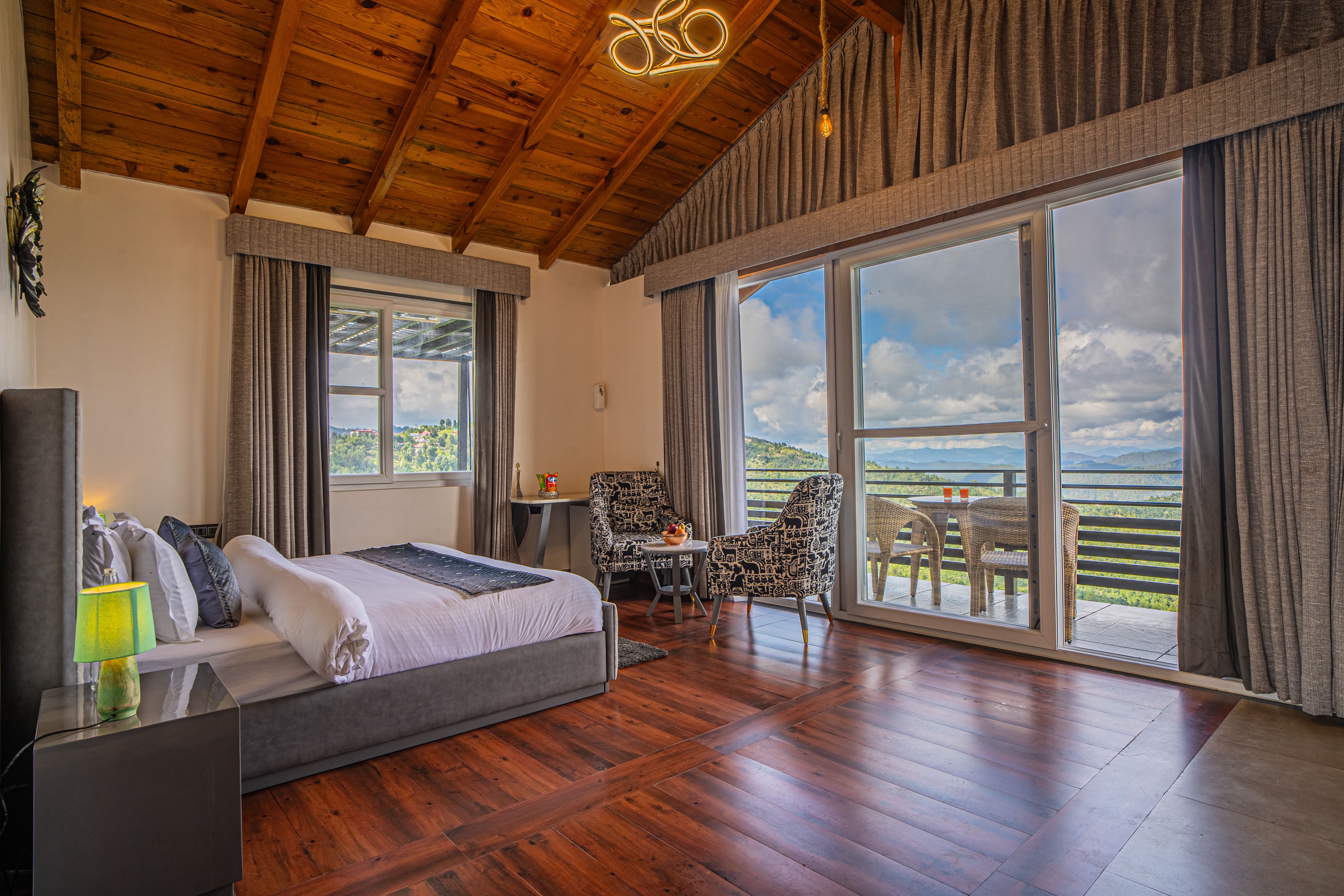 Trio’s Top | 1 Pet-friendly Room with Valley views, Garden & Balcony — photo 9