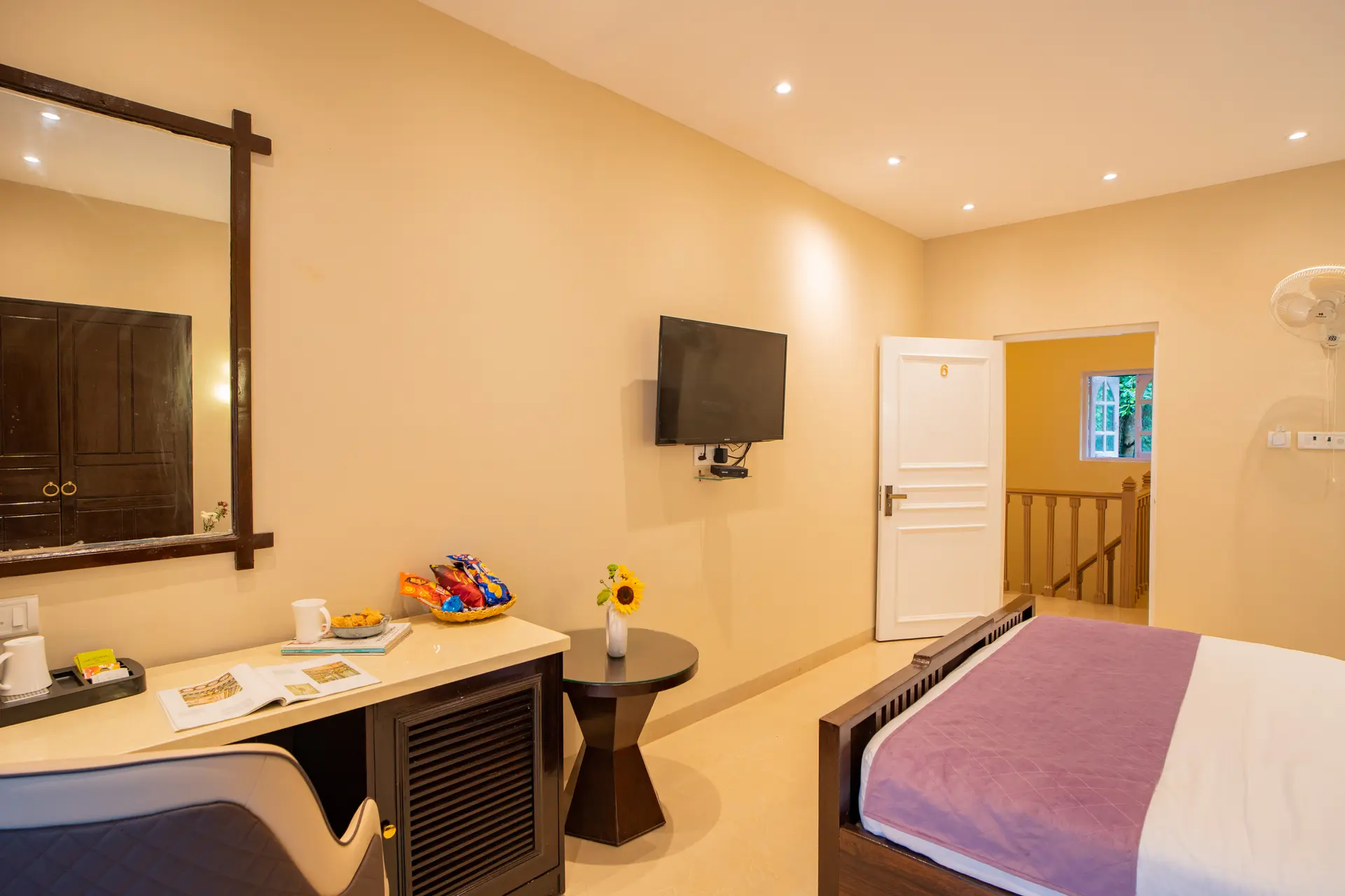 Emperor Ozran | Premium Rooms With Private Balconies, Restaurant & Bar — photo 20