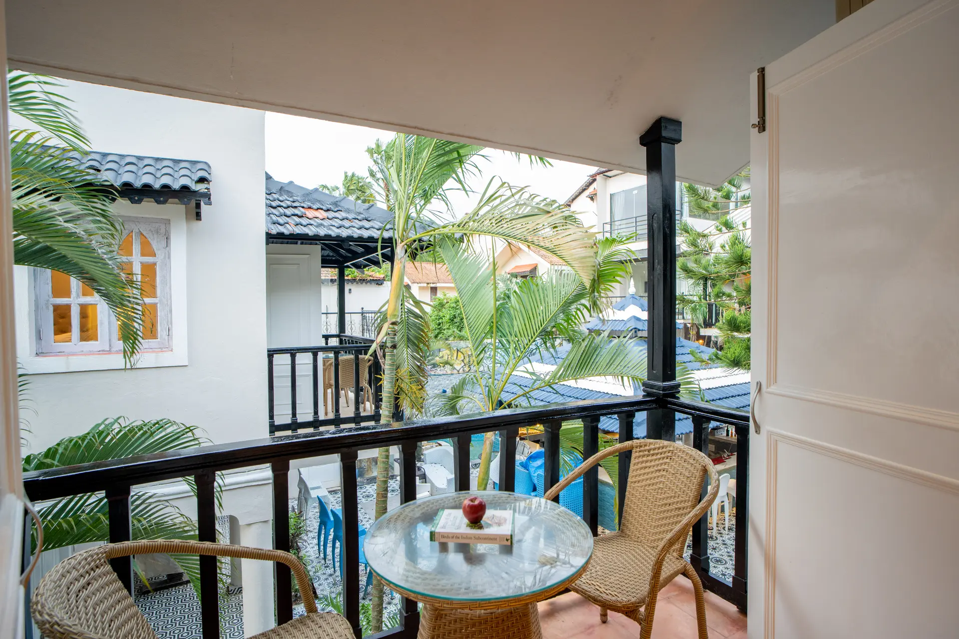 Emperor Ozran | Premium Rooms With Private Balconies, Restaurant & Bar — photo 16