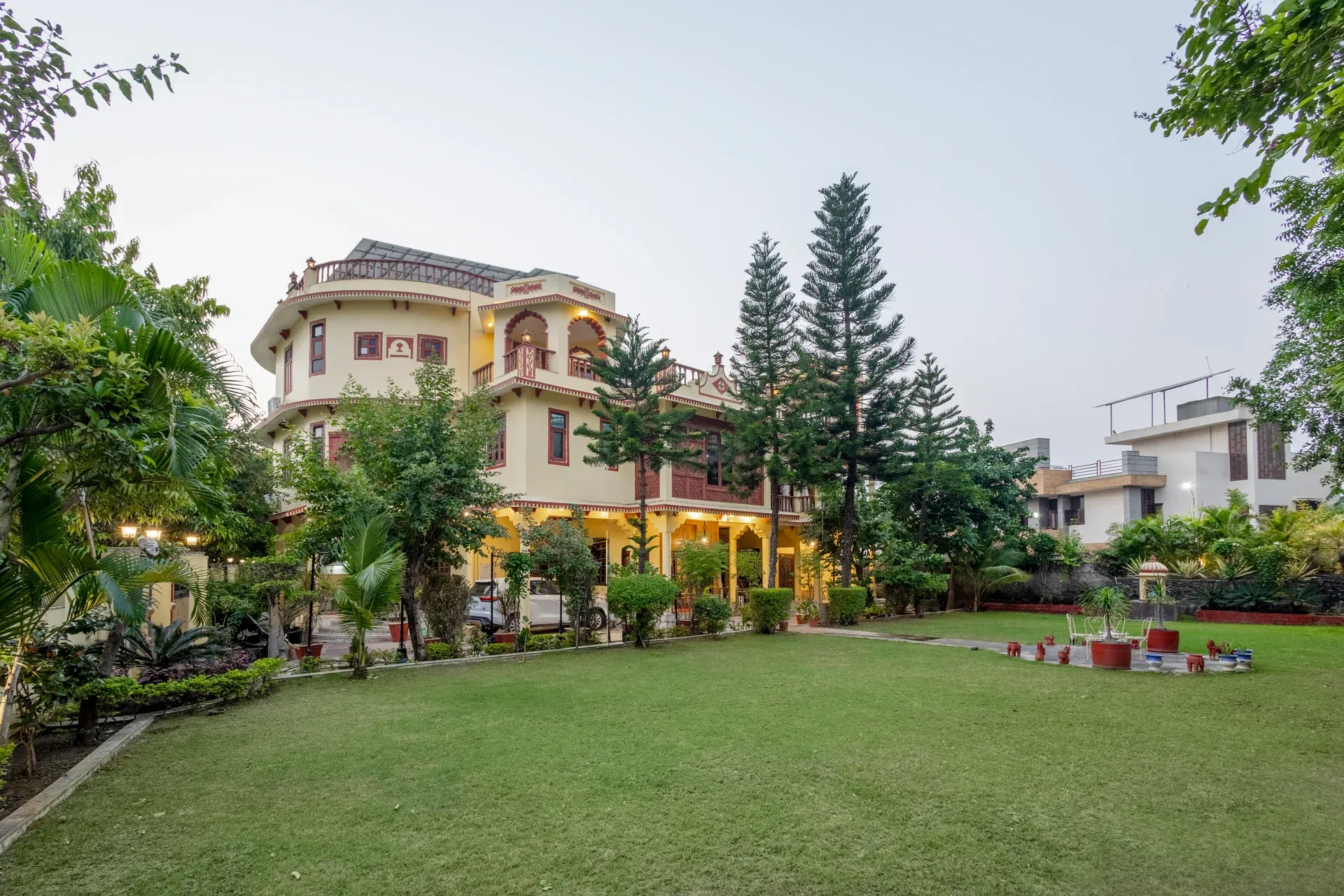 Abhimanyu Mansion Topaz | 2-BHK Haveli | Garden + Sit-Out Area | Central Location — photo 4