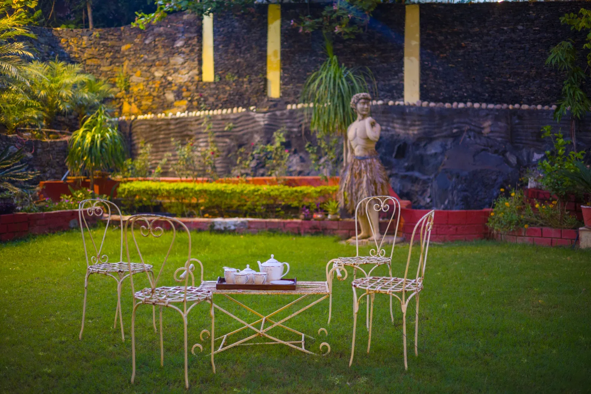 Abhimanyu Mansion Topaz | 2-BHK Haveli | Garden + Sit-Out Area | Central Location — photo 8