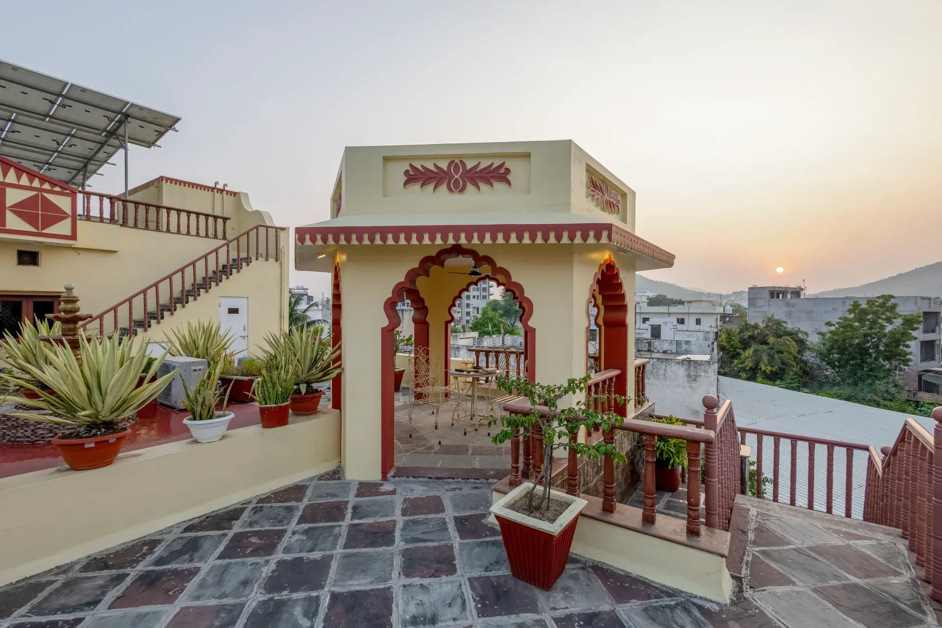 Abhimanyu Mansion Topaz | 2-BHK Haveli | Garden + Sit-Out Area | Central Location — photo 3